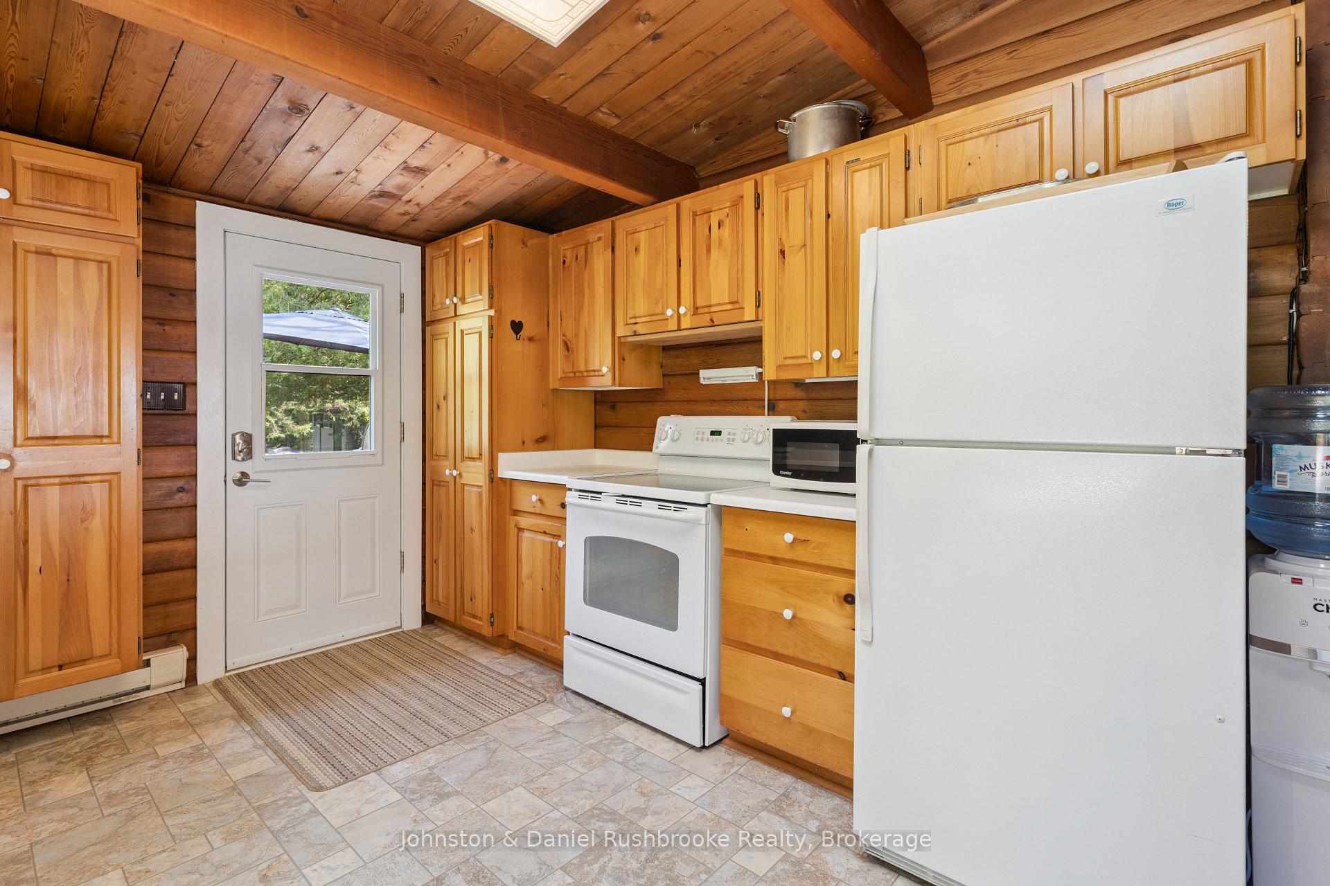 Photo 14 of 1046 Golden Point Road W, Bracebridge, Monck (Bracebridge) — HOMEH