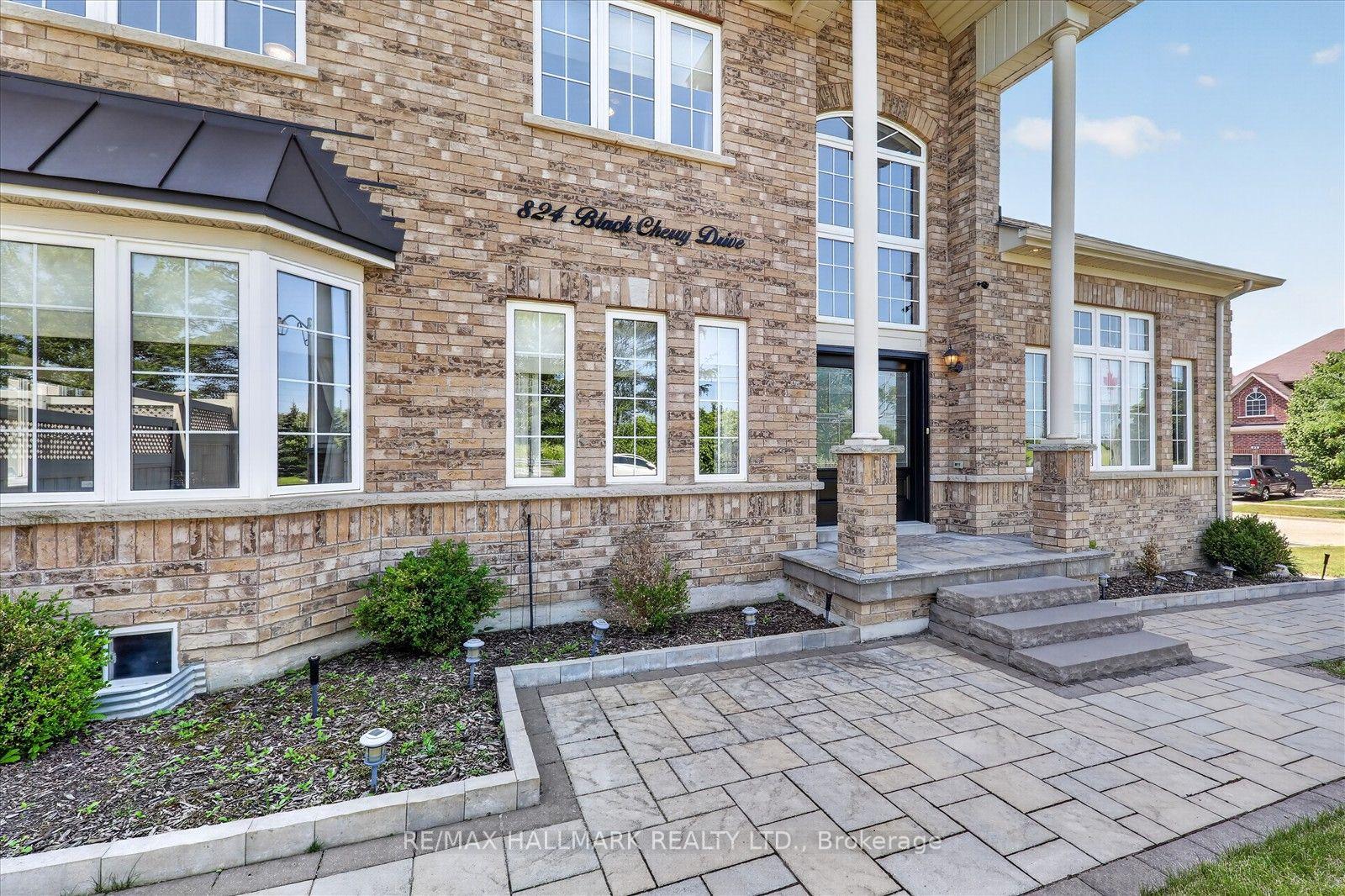 Photo 1 of 824 Black Cherry Drive, Oshawa, Taunton — HOMEH
