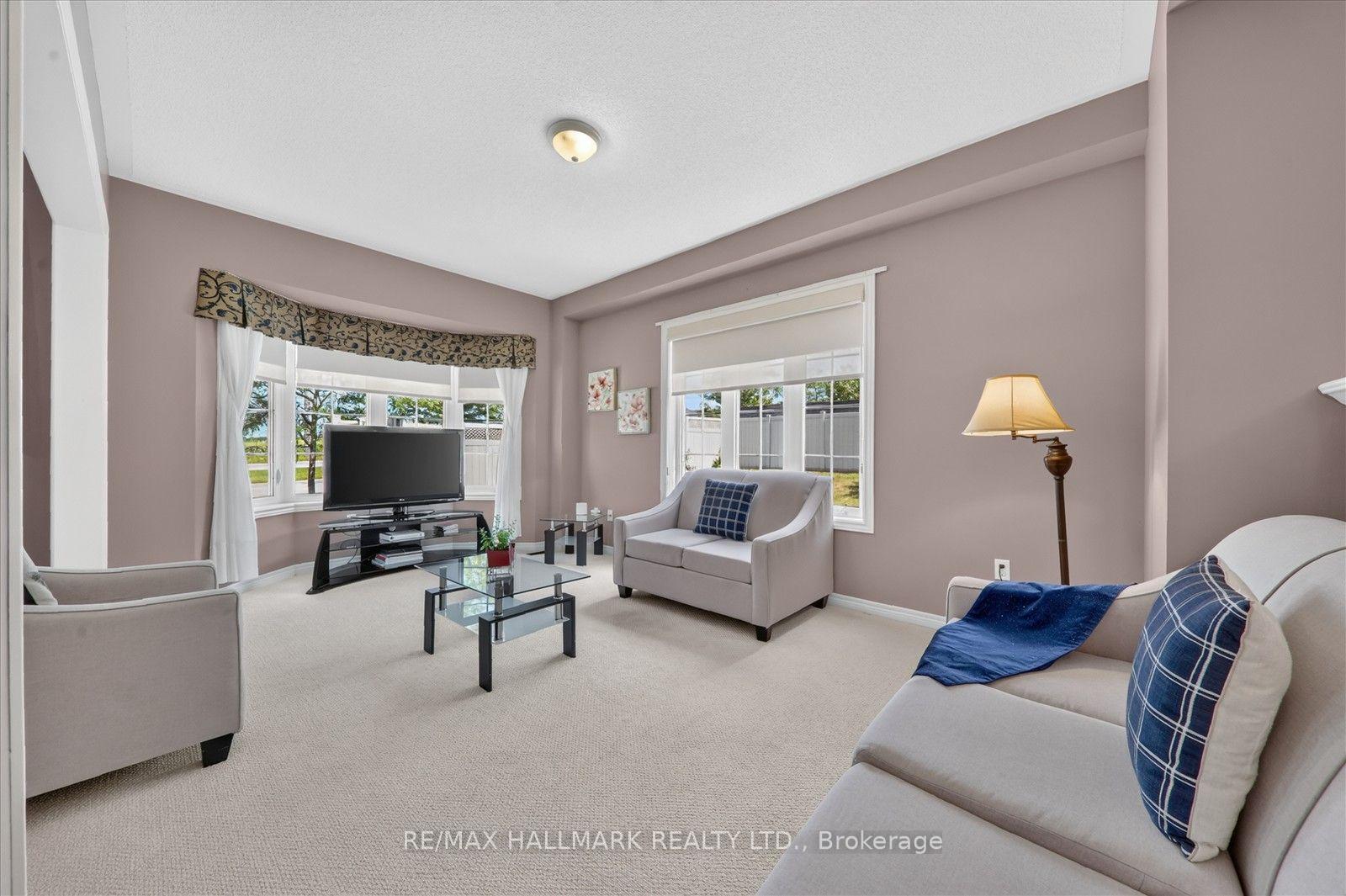 Photo 15 of 824 Black Cherry Drive, Oshawa, Taunton — HOMEH