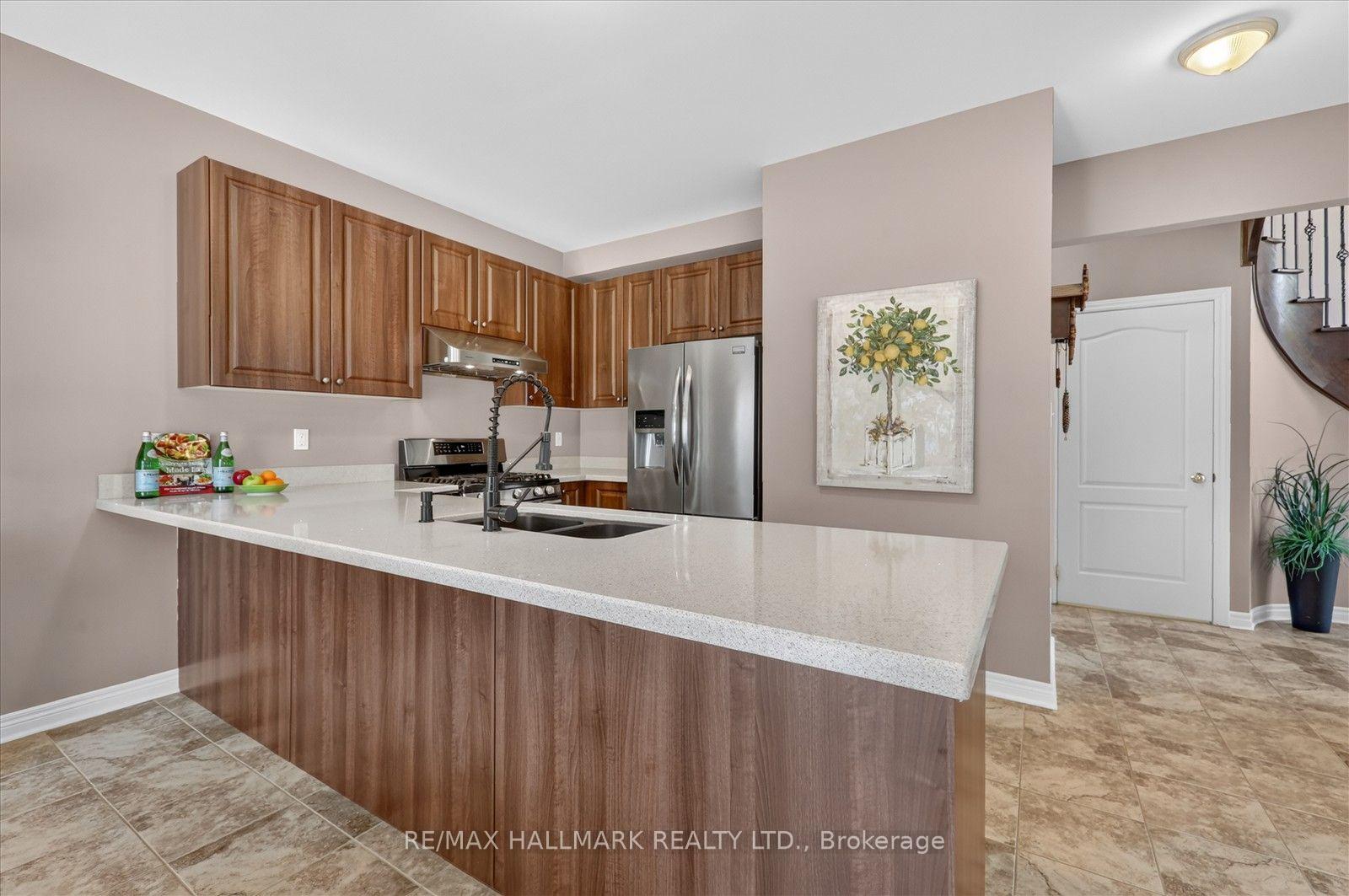 Photo 21 of 824 Black Cherry Drive, Oshawa, Taunton — HOMEH