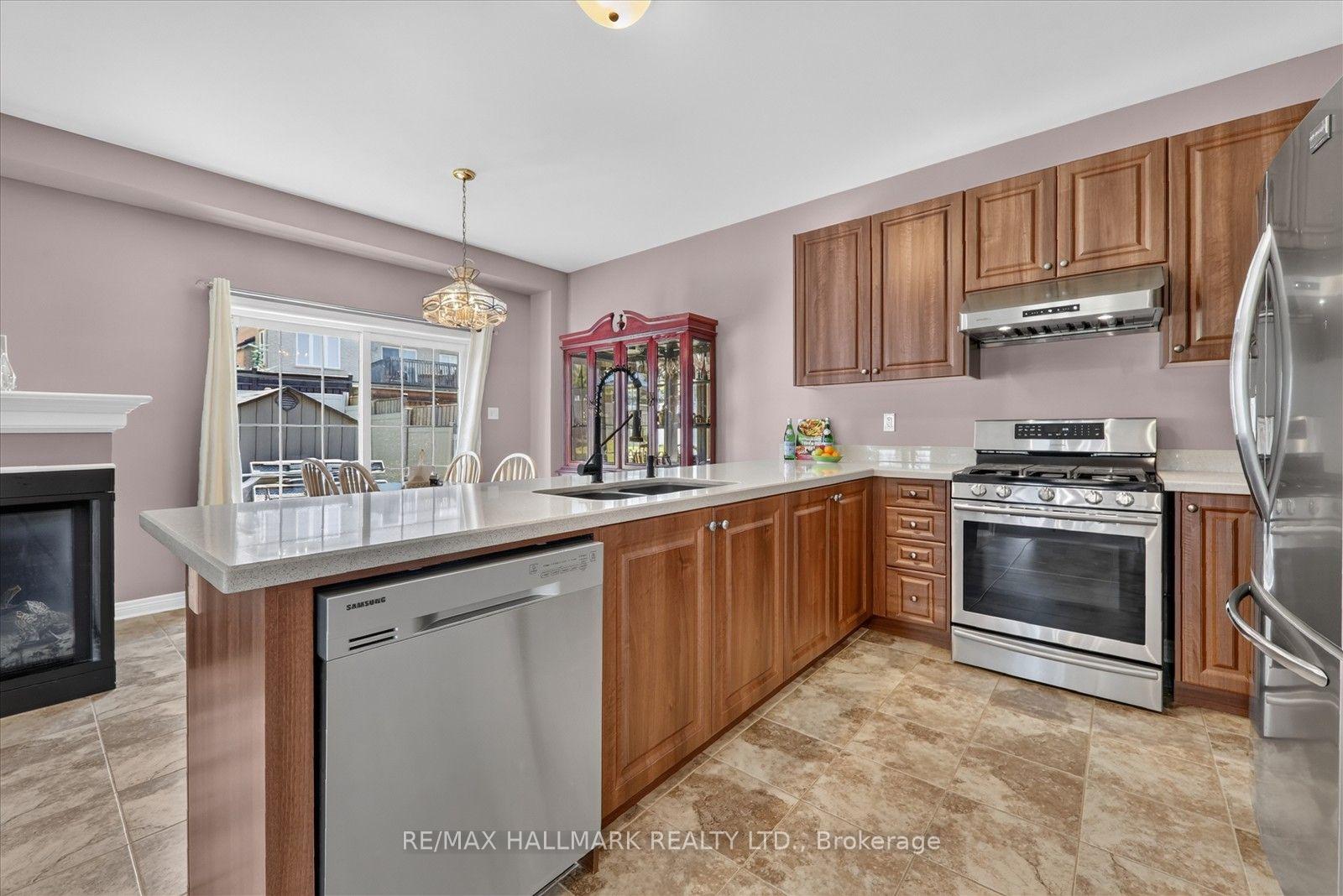 Photo 24 of 824 Black Cherry Drive, Oshawa, Taunton — HOMEH
