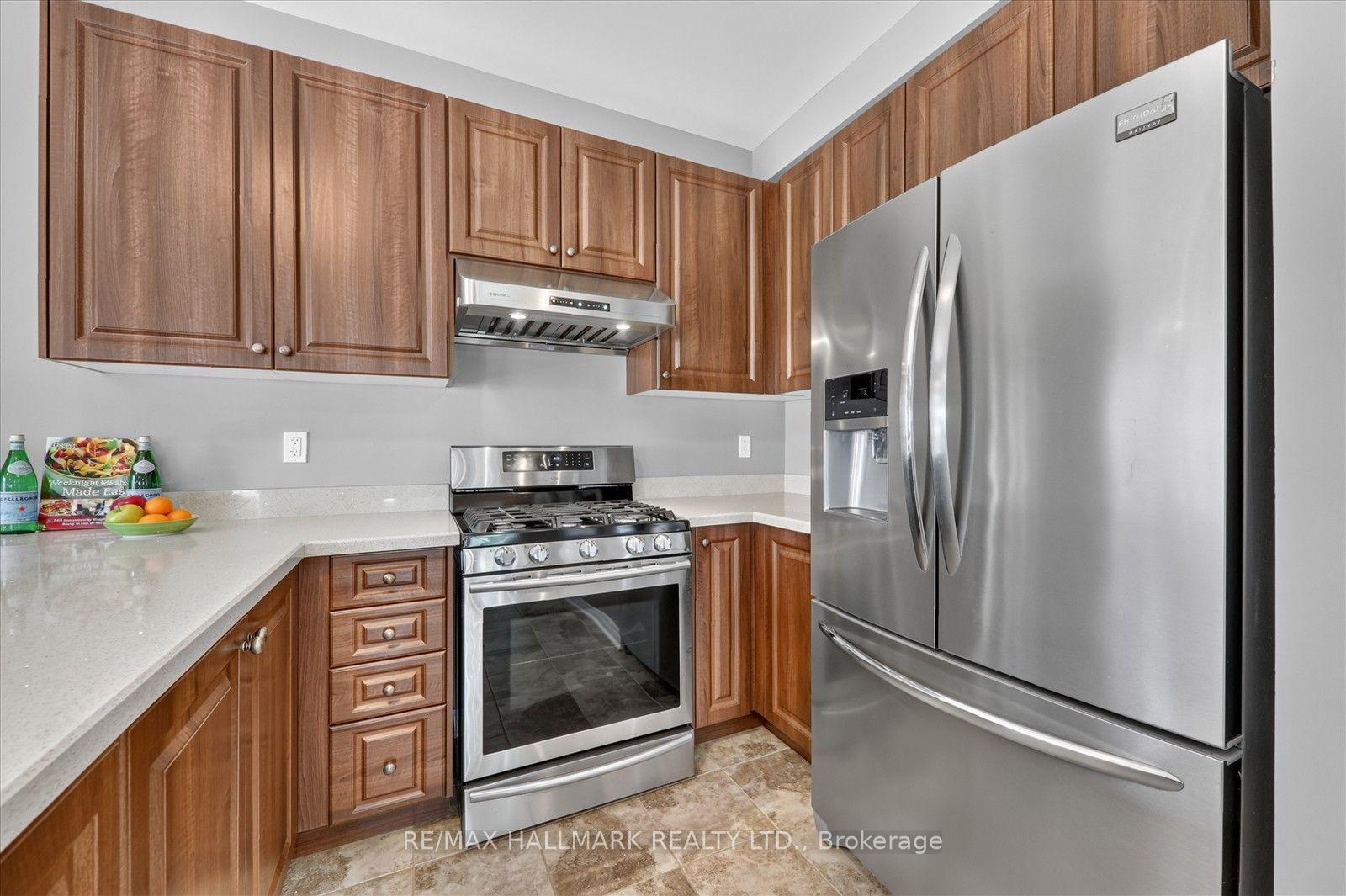Photo 25 of 824 Black Cherry Drive, Oshawa, Taunton — HOMEH