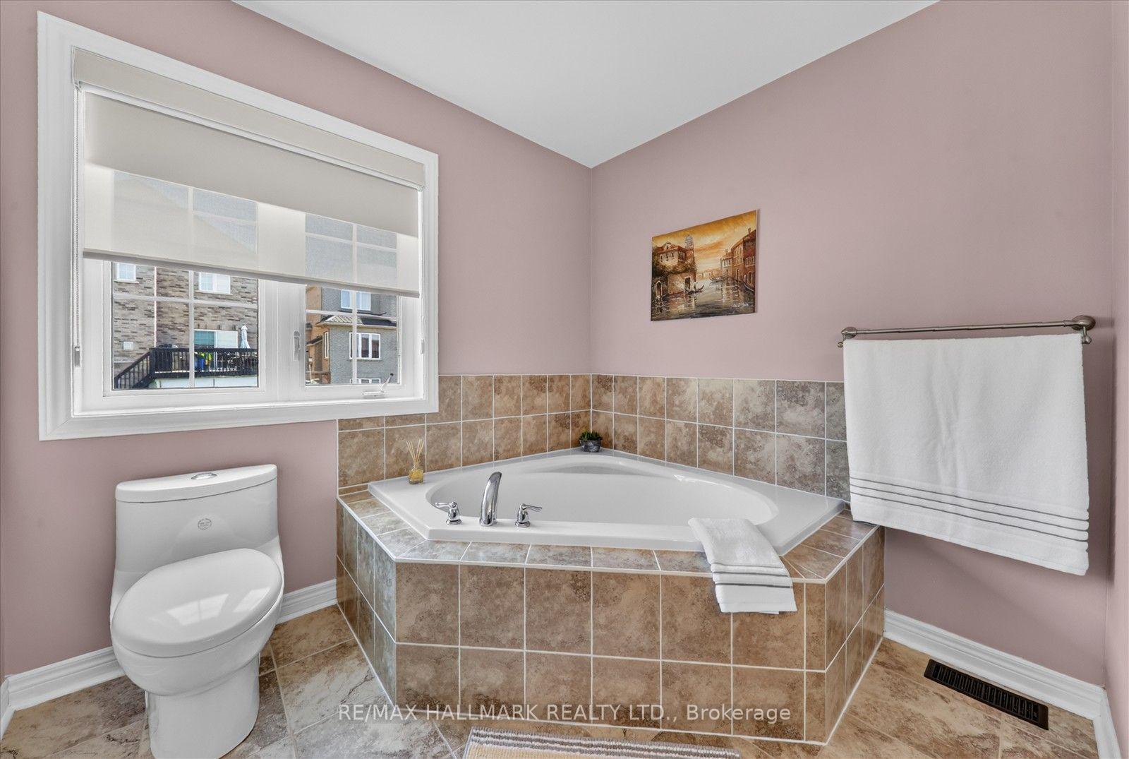 Photo 33 of 824 Black Cherry Drive, Oshawa, Taunton — HOMEH