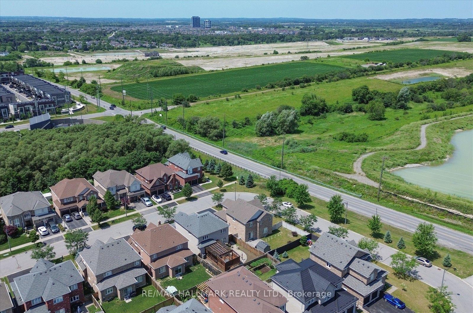 Photo 50 of 824 Black Cherry Drive, Oshawa, Taunton — HOMEH