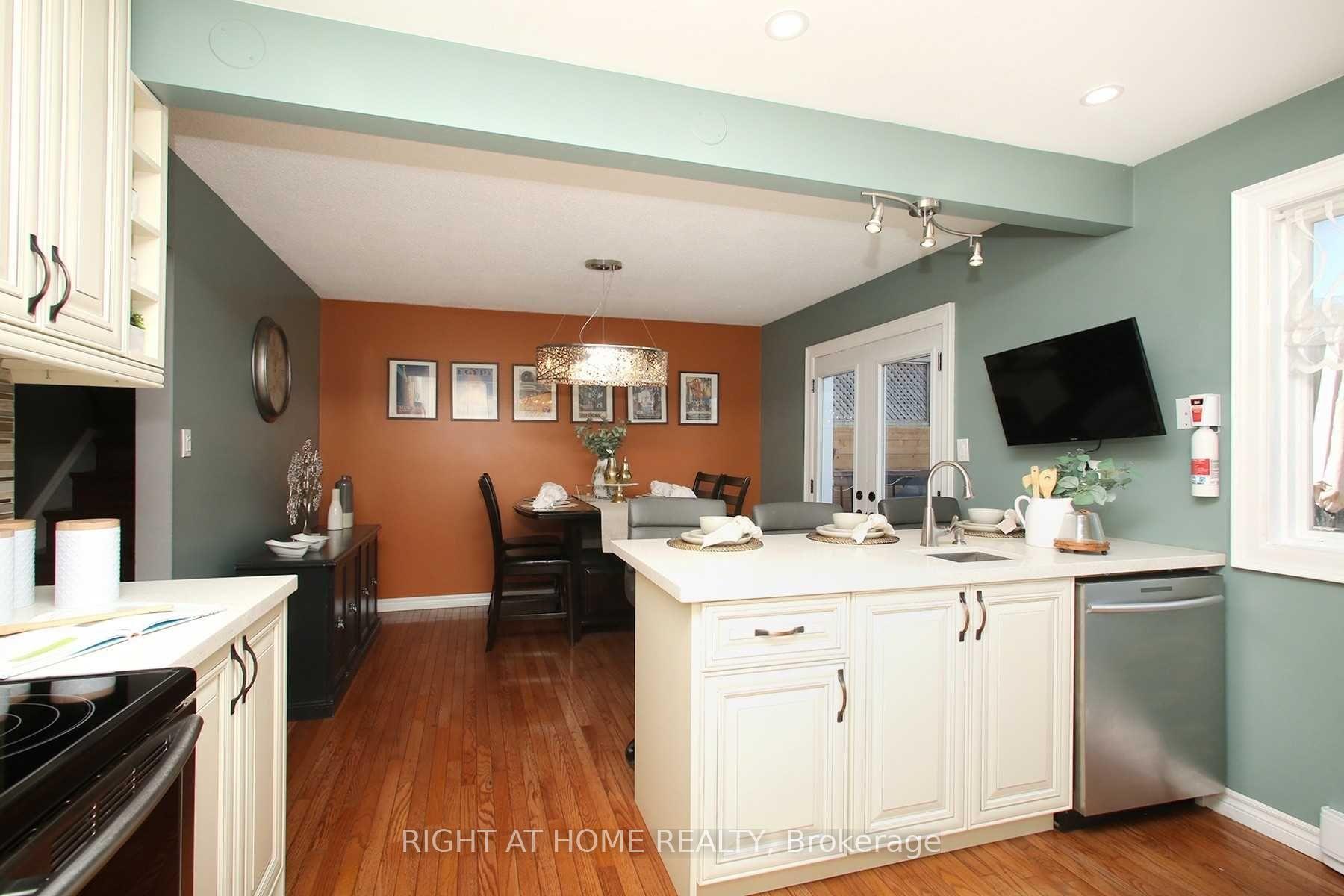 Photo 4 of 653 Dorchester Drive, Oshawa, Vanier — HOMEH