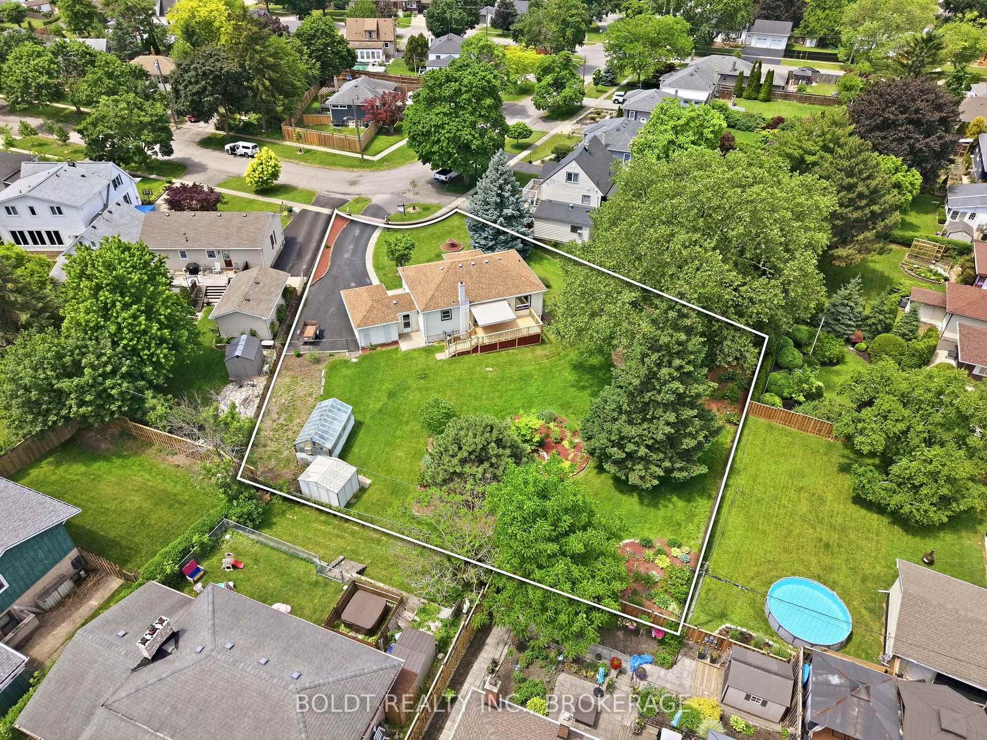Photo 2 of 16 Grammar Avenue, St. Catharines, Vine/Linwell — HOMEH