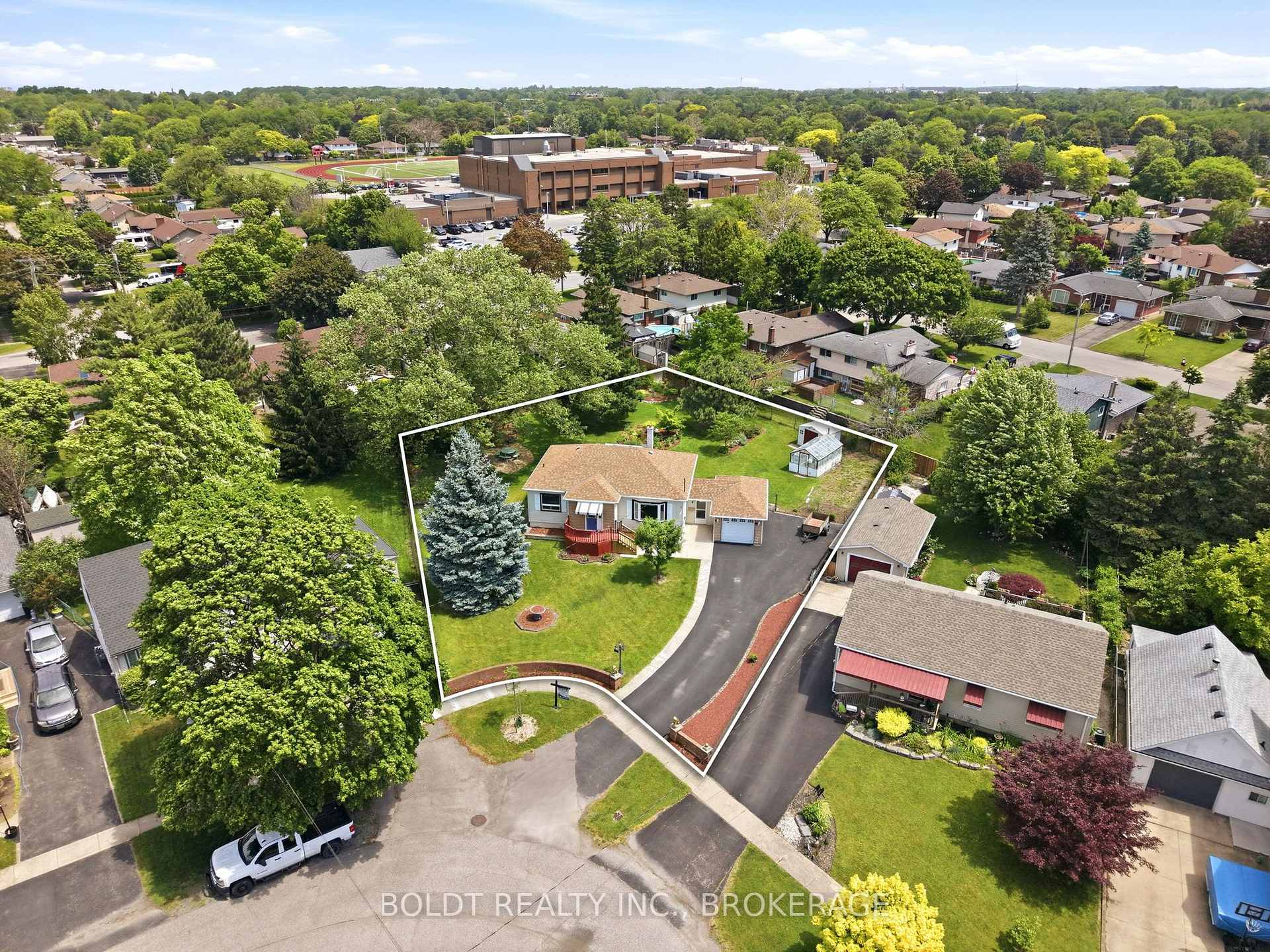 Photo 3 of 16 Grammar Avenue, St. Catharines, Vine/Linwell — HOMEH