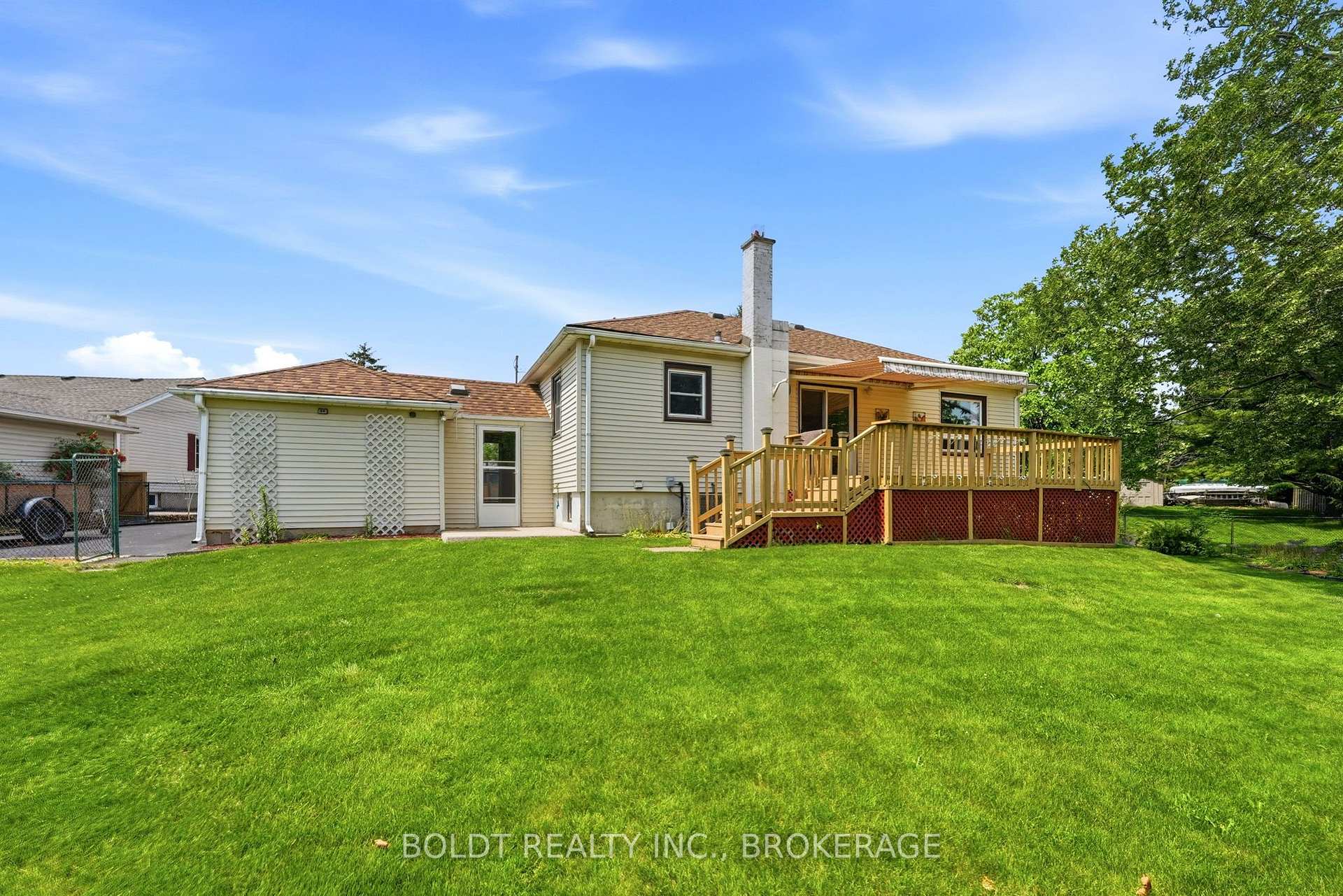 Photo 4 of 16 Grammar Avenue, St. Catharines, Vine/Linwell — HOMEH