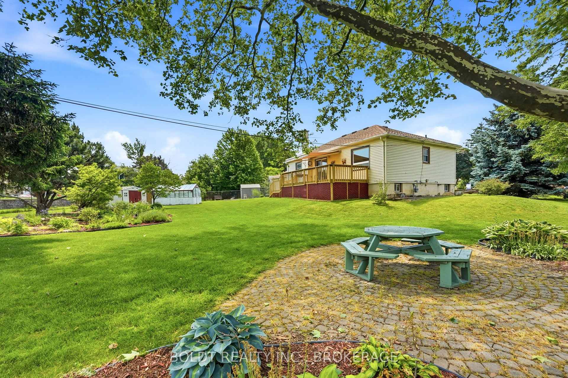 Photo 6 of 16 Grammar Avenue, St. Catharines, Vine/Linwell — HOMEH