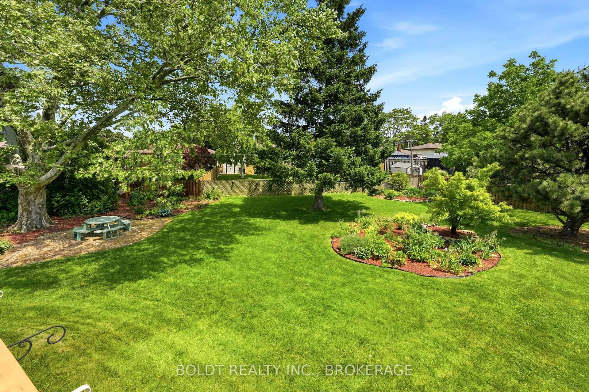 Photo 7 of 16 Grammar Avenue, St. Catharines, Vine/Linwell — HOMEH