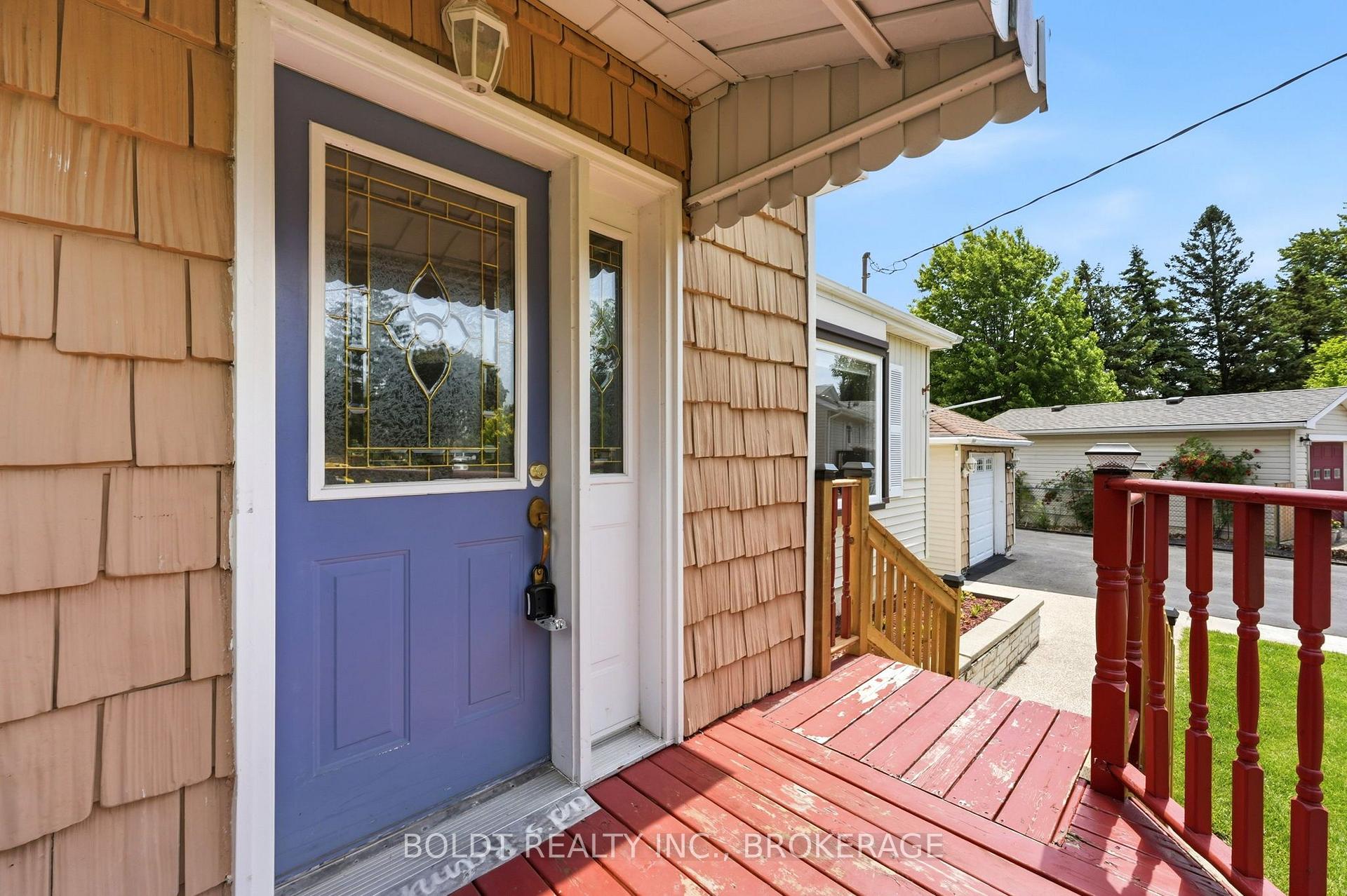Photo 10 of 16 Grammar Avenue, St. Catharines, Vine/Linwell — HOMEH
