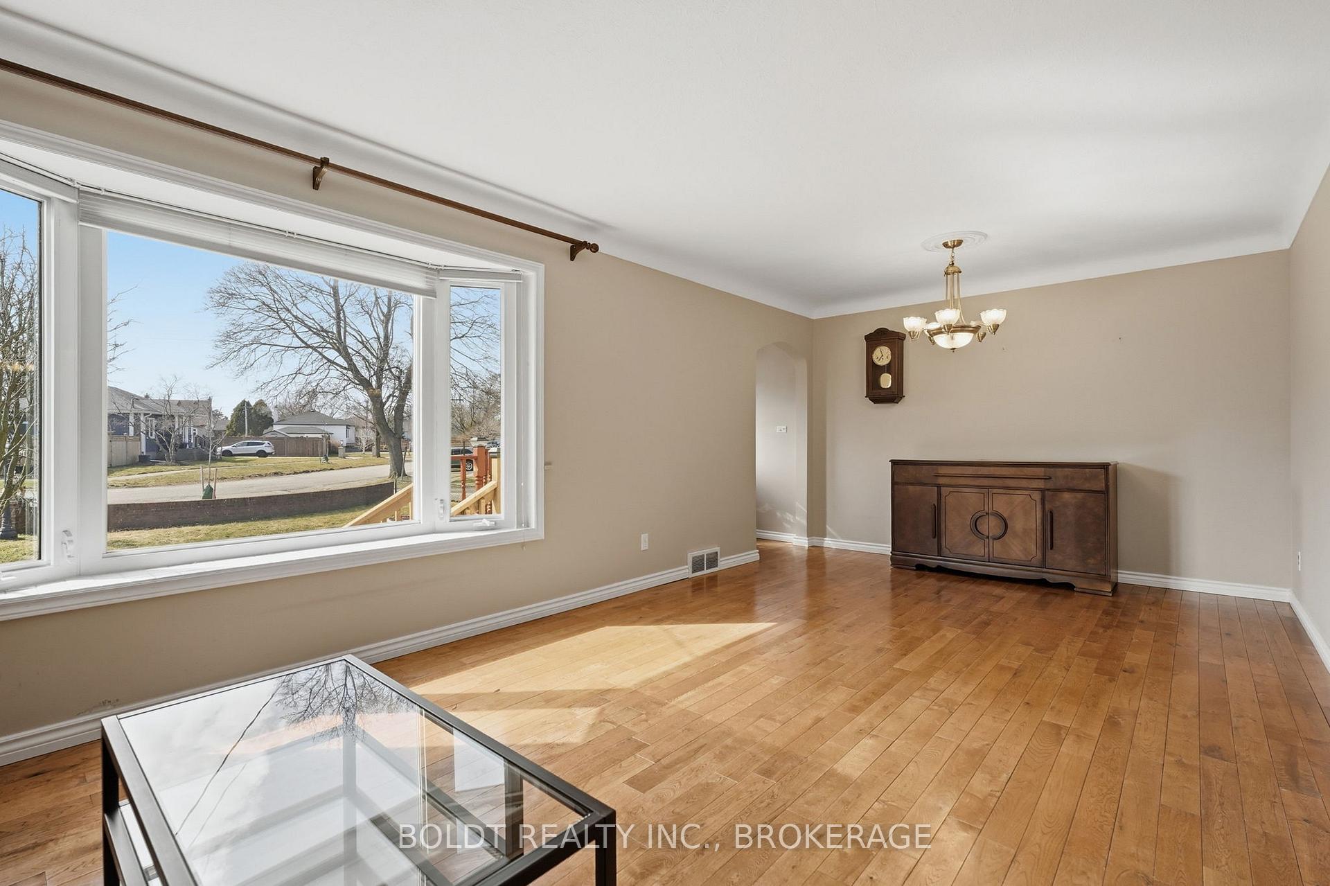 Photo 14 of 16 Grammar Avenue, St. Catharines, Vine/Linwell — HOMEH