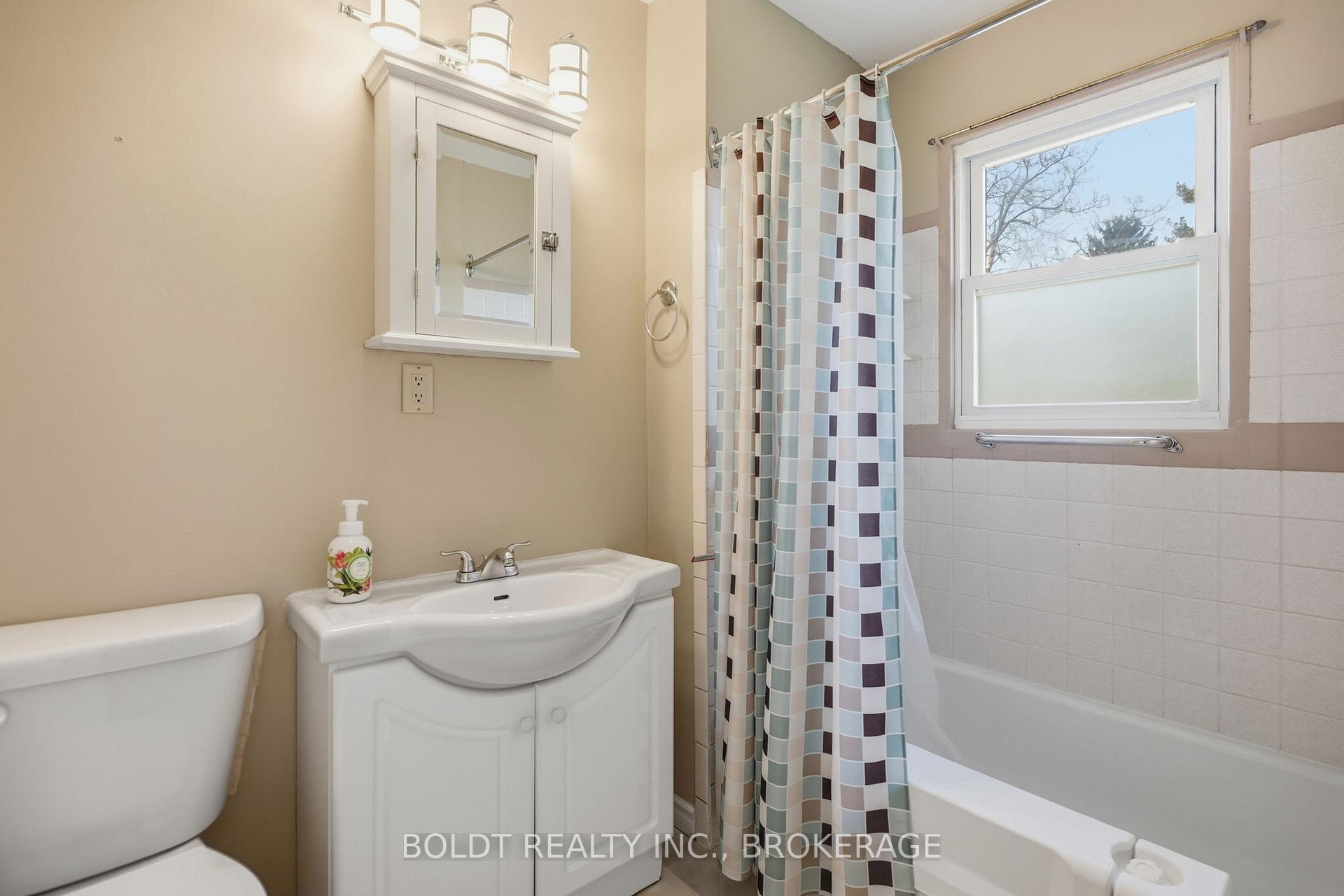 Photo 28 of 16 Grammar Avenue, St. Catharines, Vine/Linwell — HOMEH
