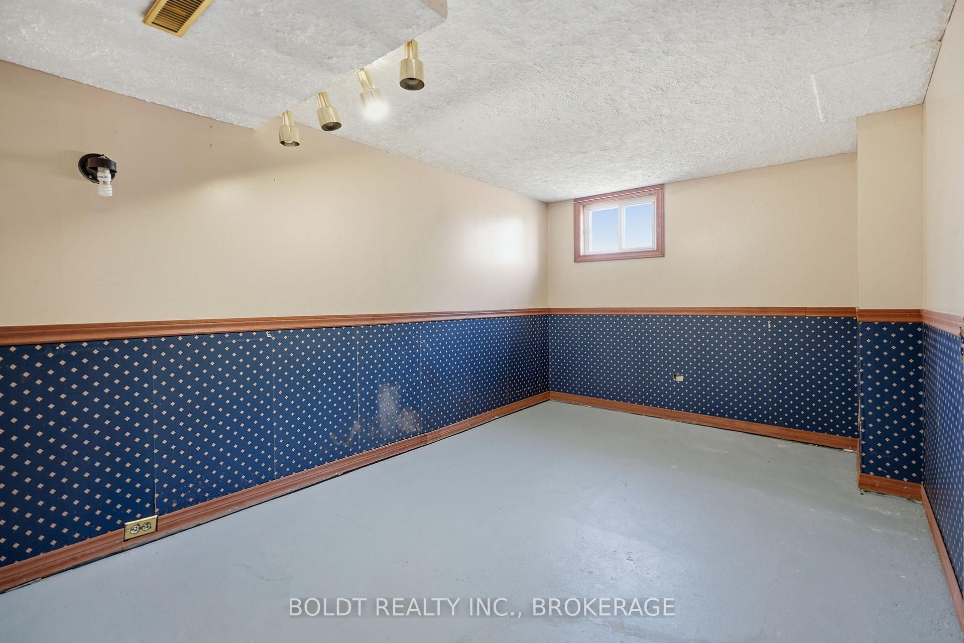 Photo 33 of 16 Grammar Avenue, St. Catharines, Vine/Linwell — HOMEH