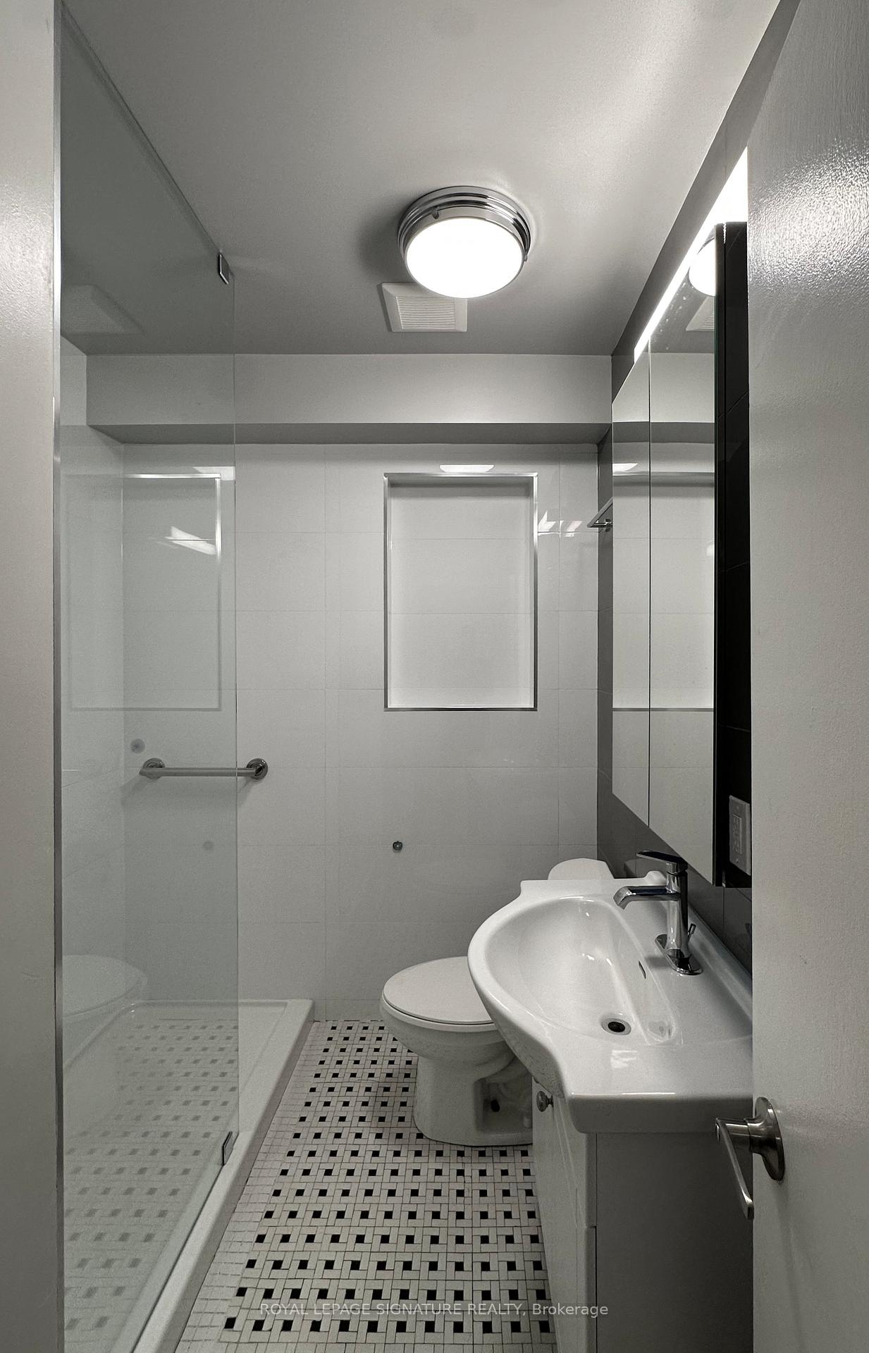 Photo 7 of Unit 3, 1089 Broadview Avenue, Toronto, Broadview North — HOMEH