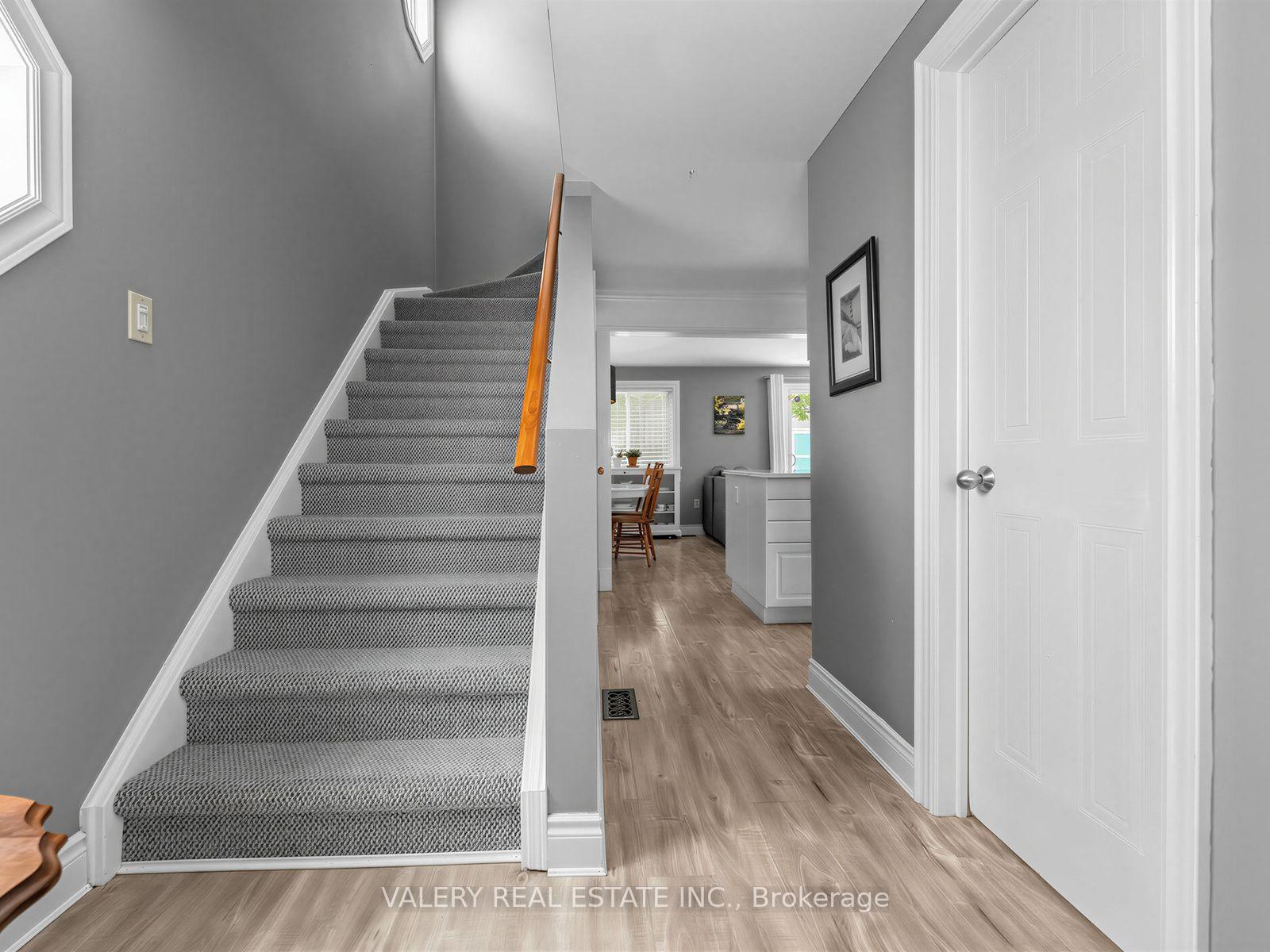 Photo 4 of 466 Misty Crescent, Kitchener, Grand River North — HOMEH