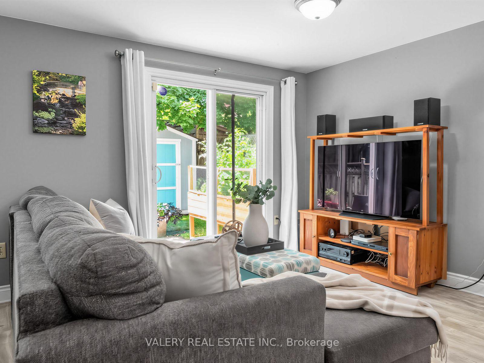 Photo 6 of 466 Misty Crescent, Kitchener, Grand River North — HOMEH
