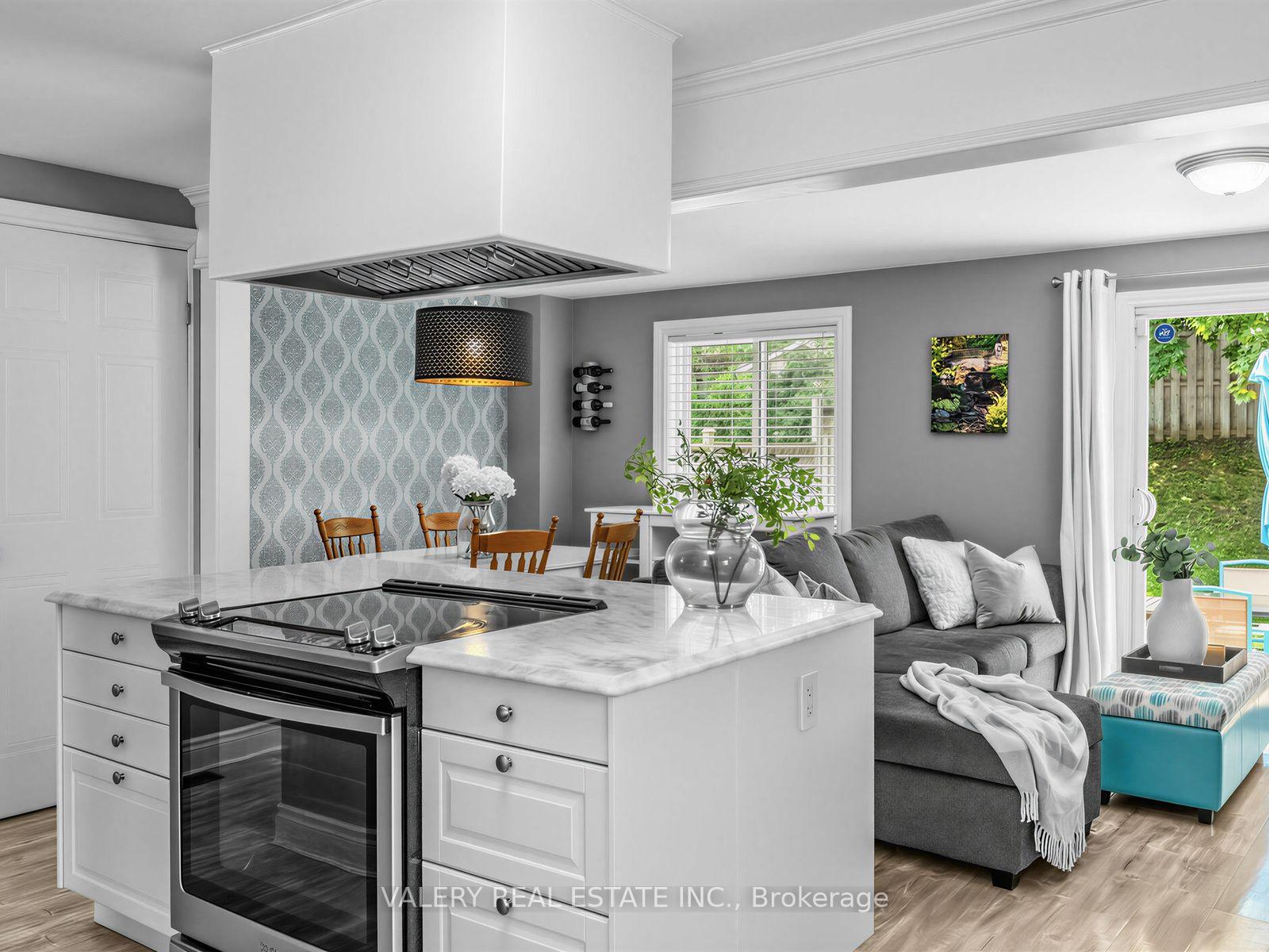Photo 8 of 466 Misty Crescent, Kitchener, Grand River North — HOMEH