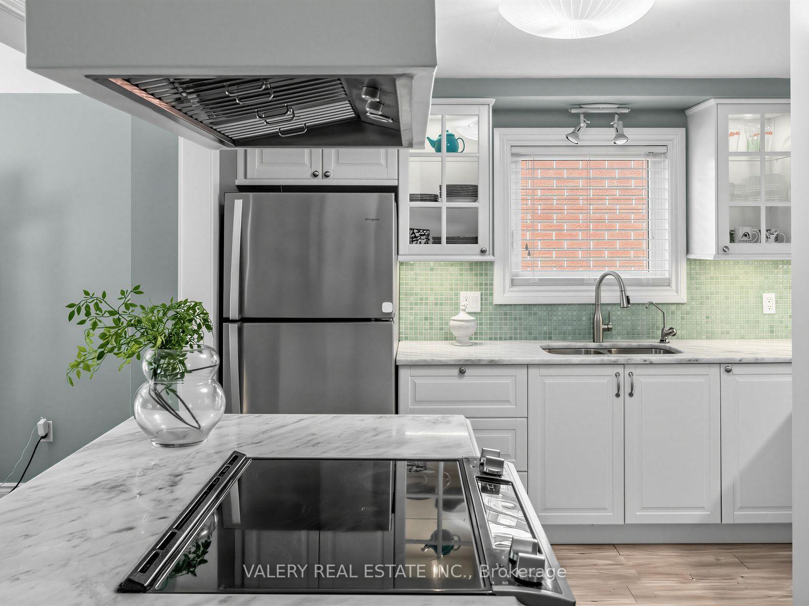 Photo 10 of 466 Misty Crescent, Kitchener, Grand River North — HOMEH