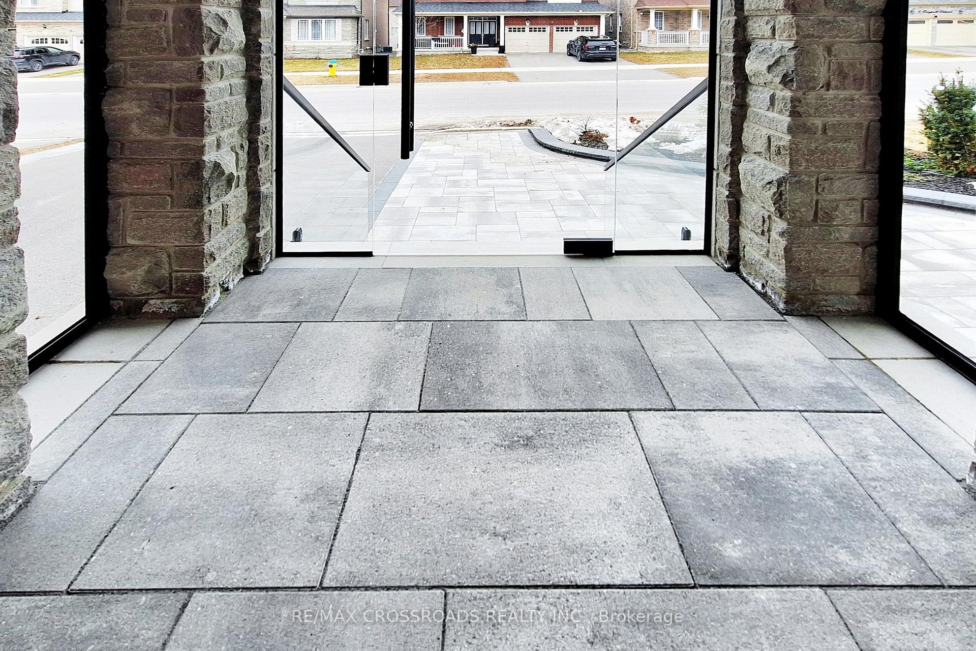 Photo 4 of 9 Kingknoll Crescent, Georgina, Keswick South — HOMEH