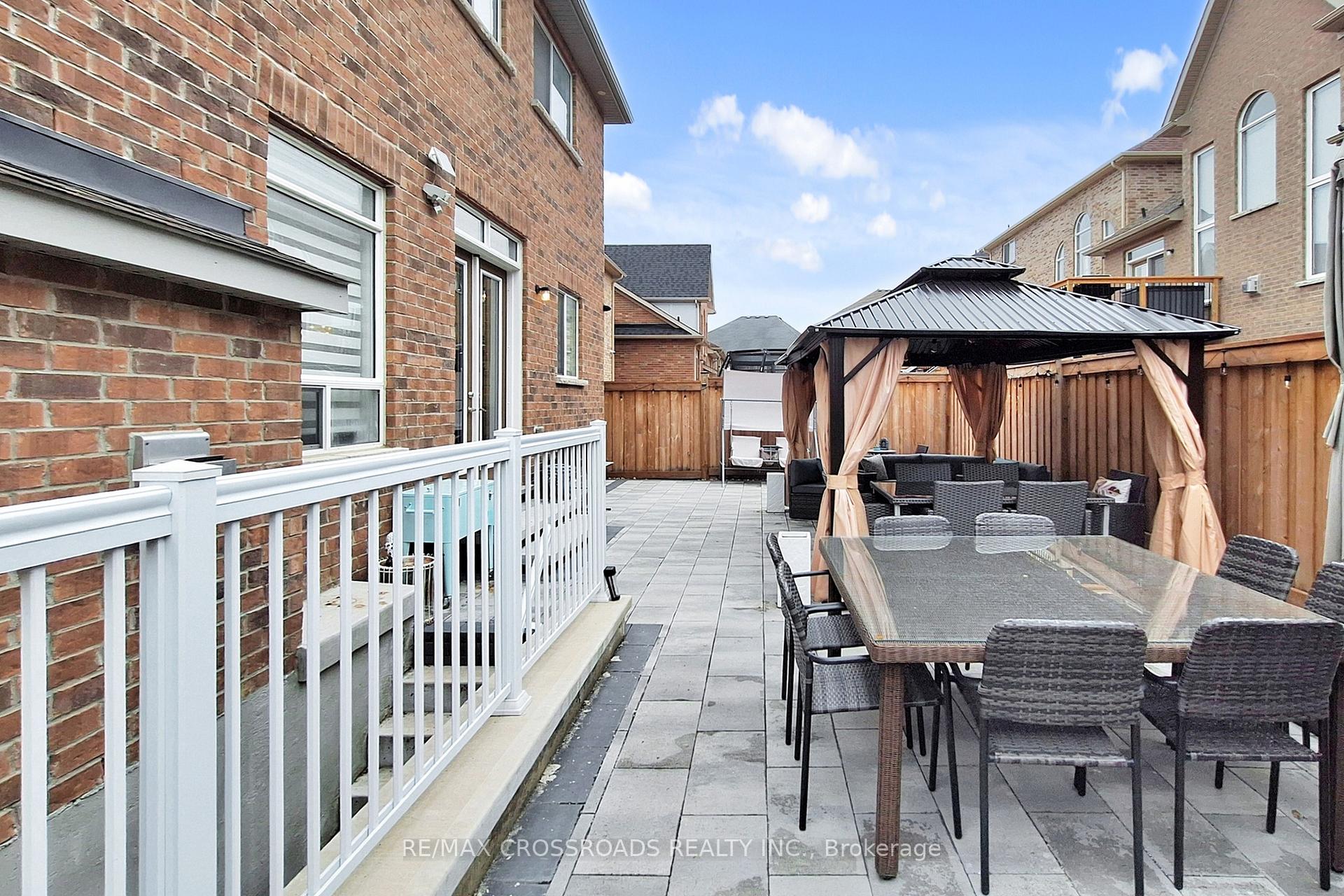 Photo 33 of 9 Kingknoll Crescent, Georgina, Keswick South — HOMEH
