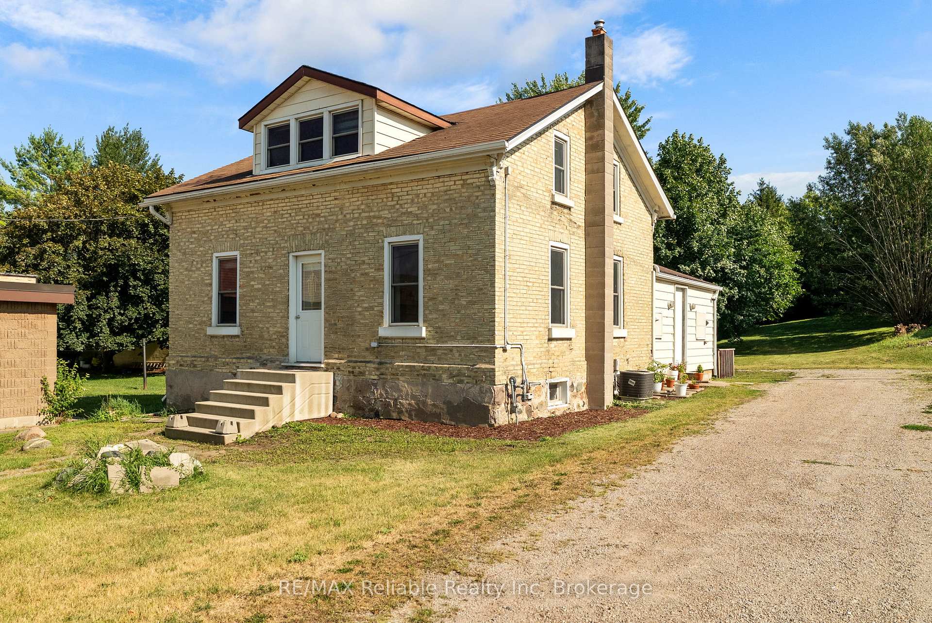 Photo of 39 Main Street E