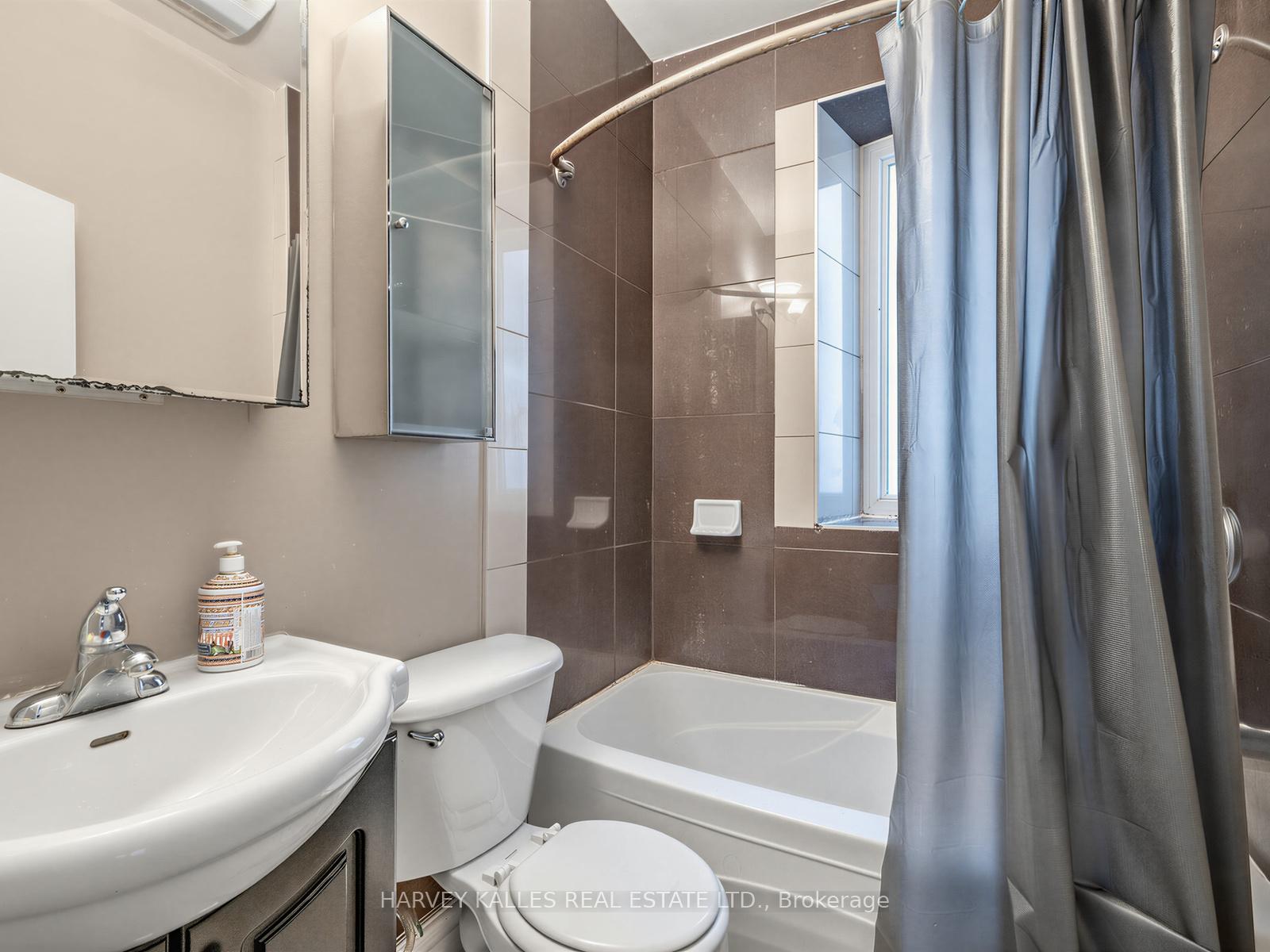 Photo 9 of 258 Harbord Street, Toronto, Palmerston-Little Italy — HOMEH