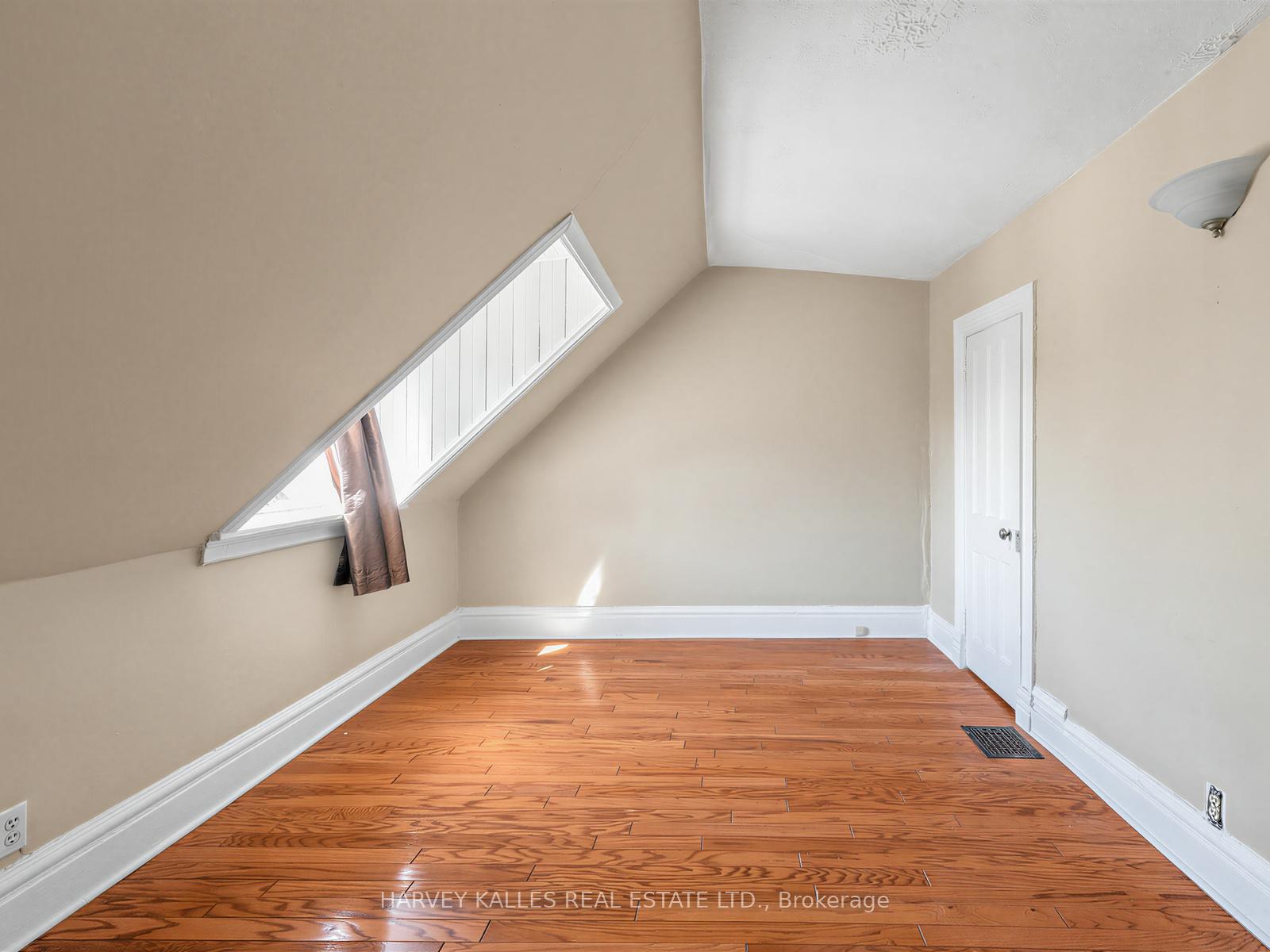 Photo 17 of 258 Harbord Street, Toronto, Palmerston-Little Italy — HOMEH