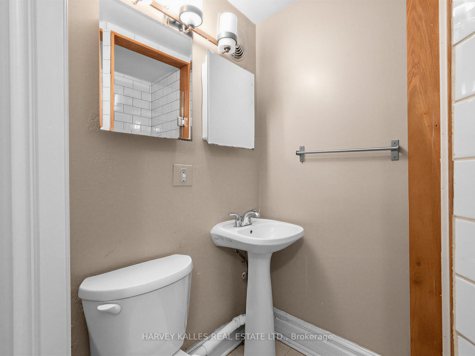Photo 21 of 258 Harbord Street, Toronto, Palmerston-Little Italy — HOMEH