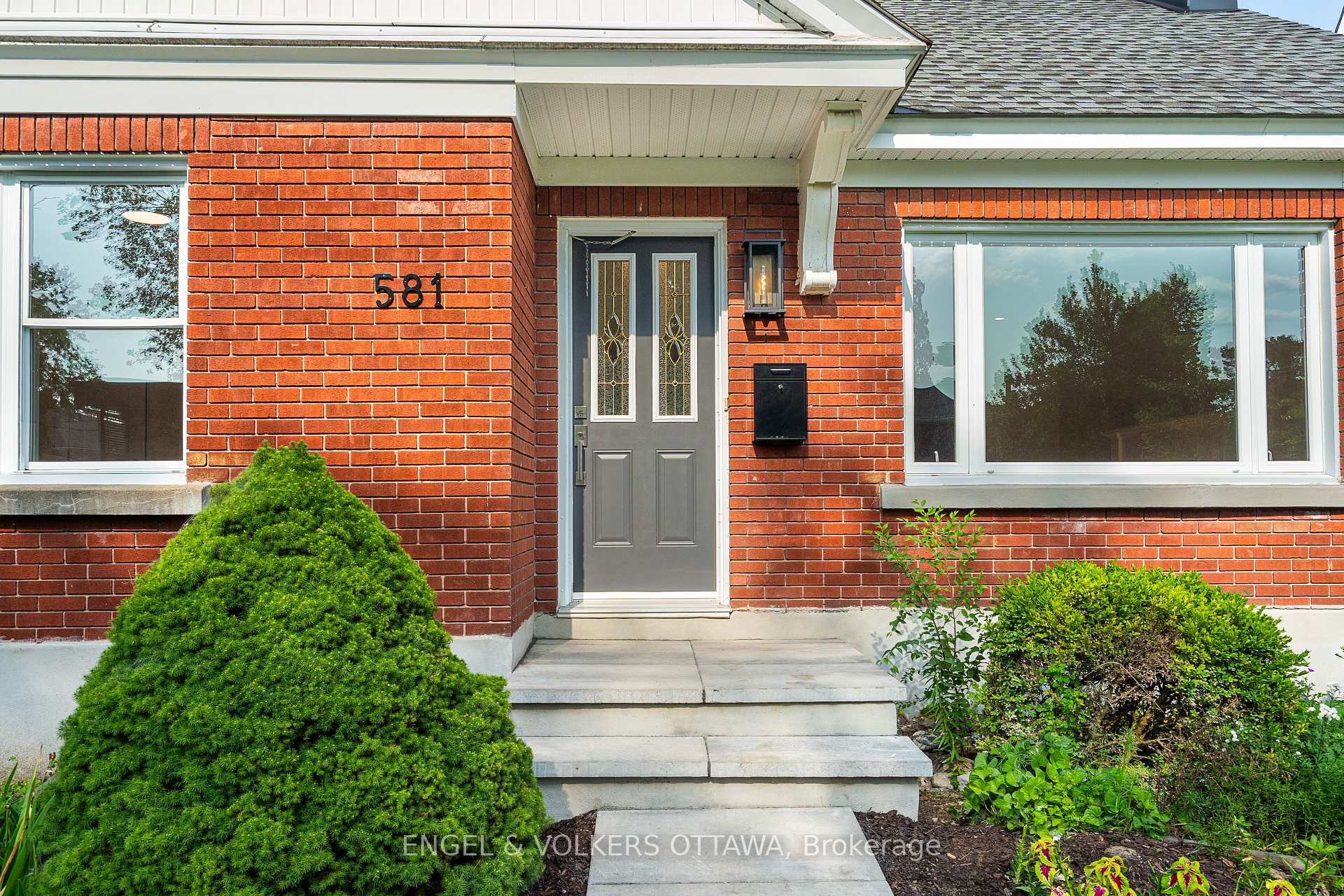 Photo 4 of 581 Windermere Avenue, Ottawa, McKellar/Highland — HOMEH