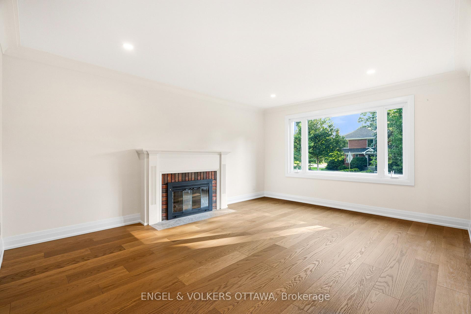 Photo 13 of 581 Windermere Avenue, Ottawa, McKellar/Highland — HOMEH