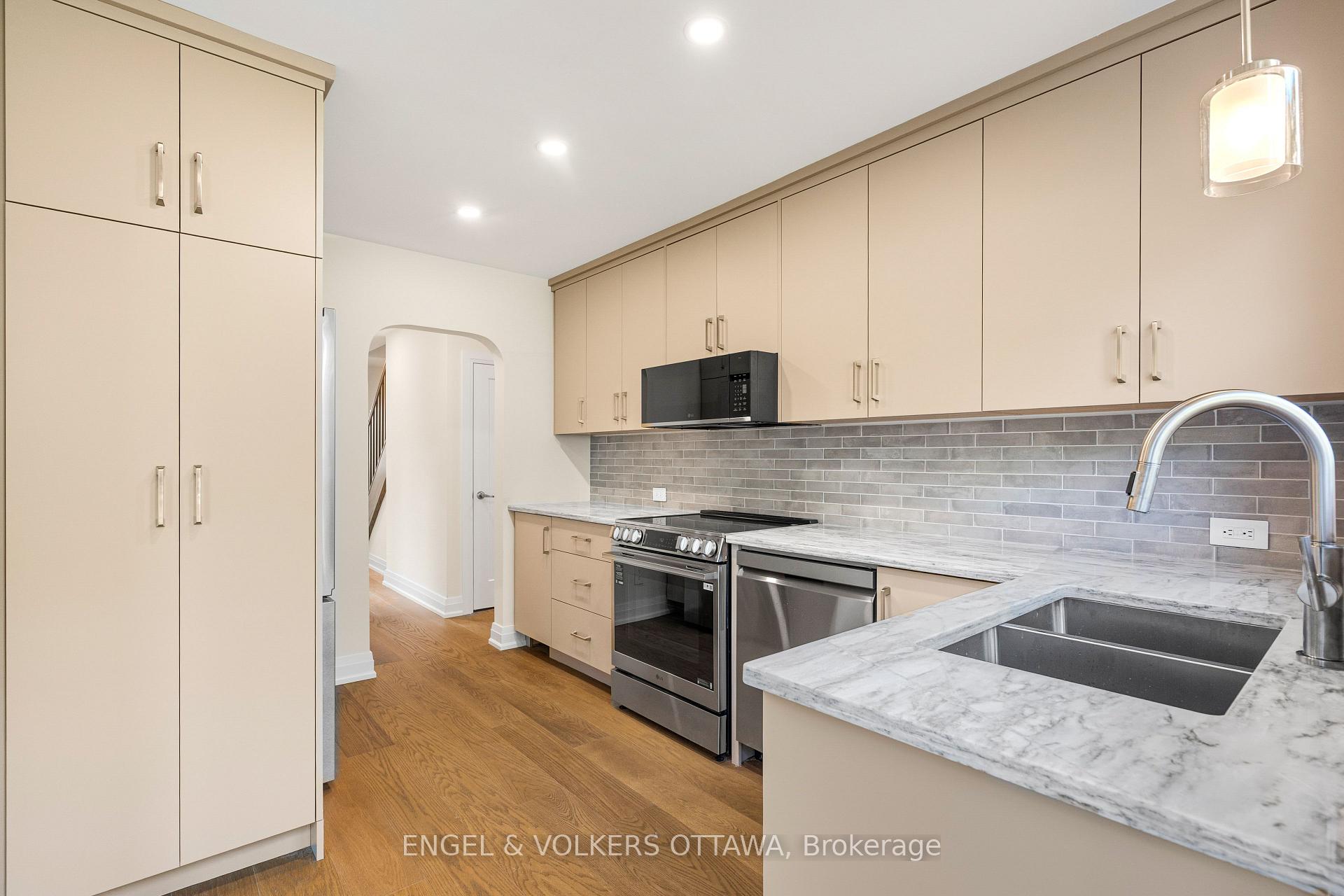 Photo 25 of 581 Windermere Avenue, Ottawa, McKellar/Highland — HOMEH