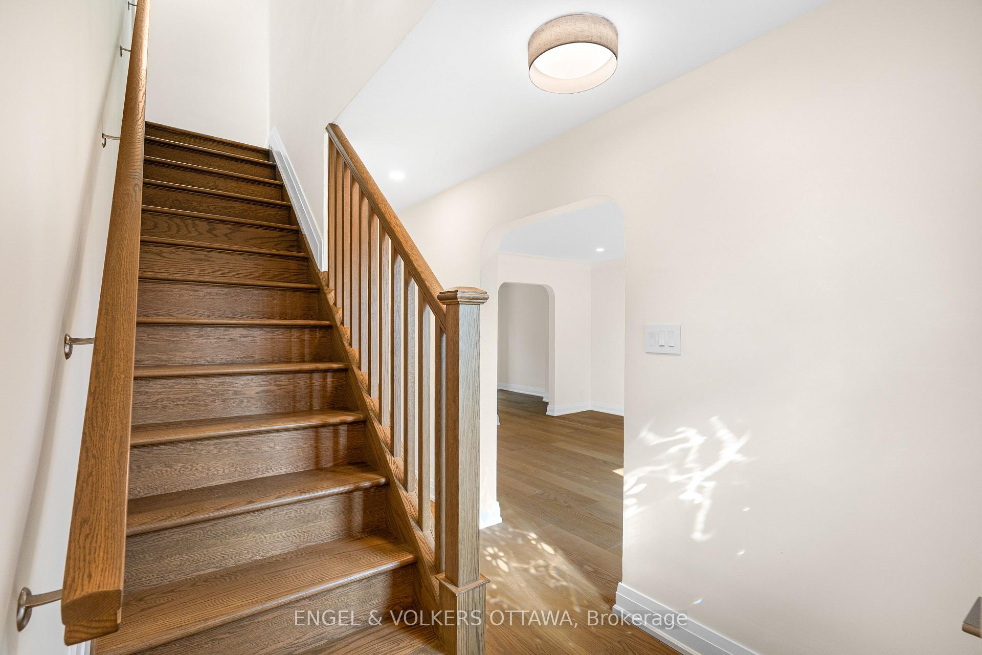 Photo 35 of 581 Windermere Avenue, Ottawa, McKellar/Highland — HOMEH