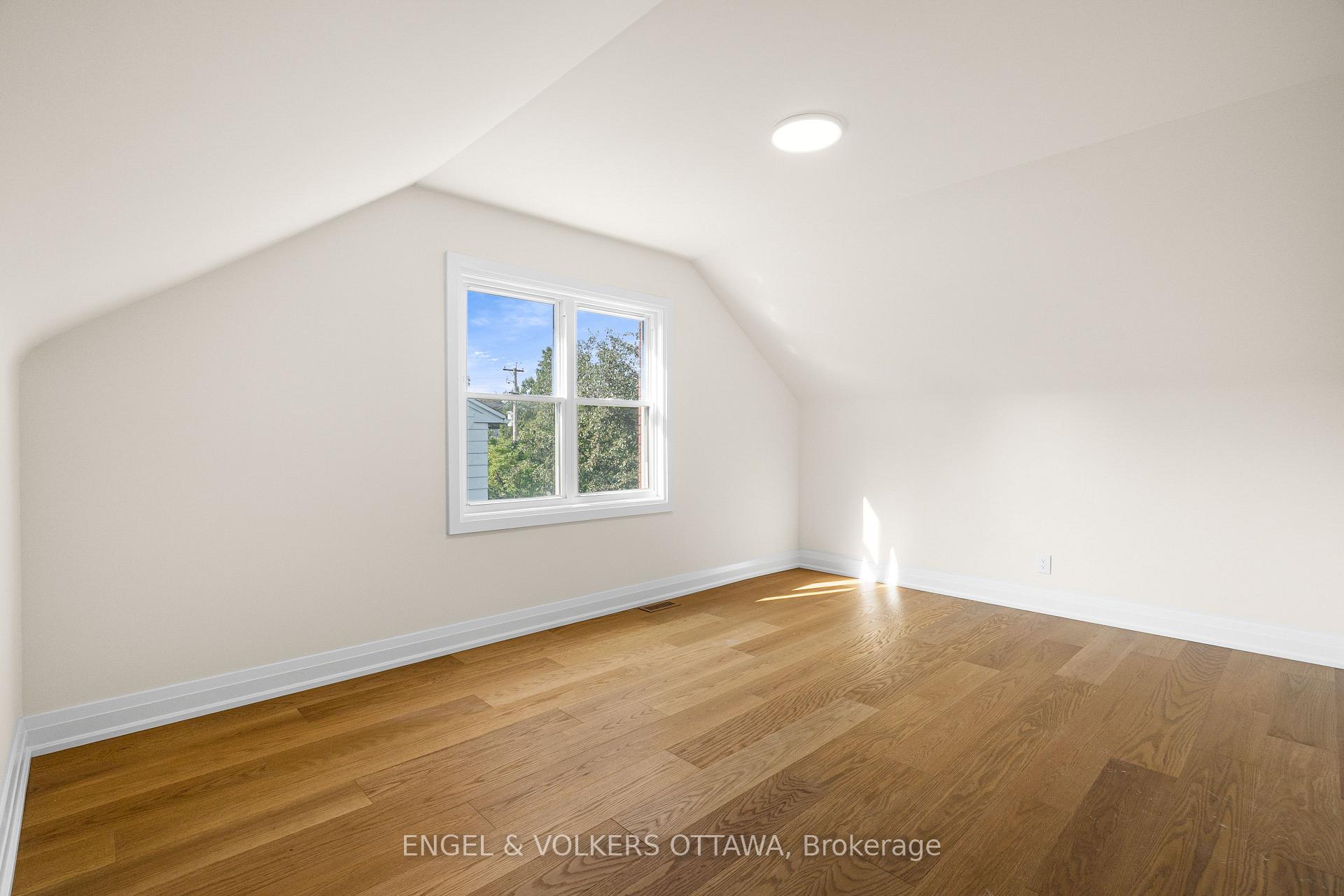 Photo 40 of 581 Windermere Avenue, Ottawa, McKellar/Highland — HOMEH