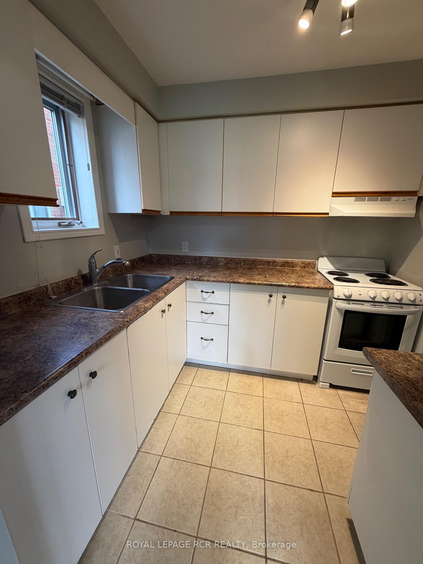 Photo 8 of Unit B - Unit 4 (lower level), 50 Third Street, Orangeville — HOMEH