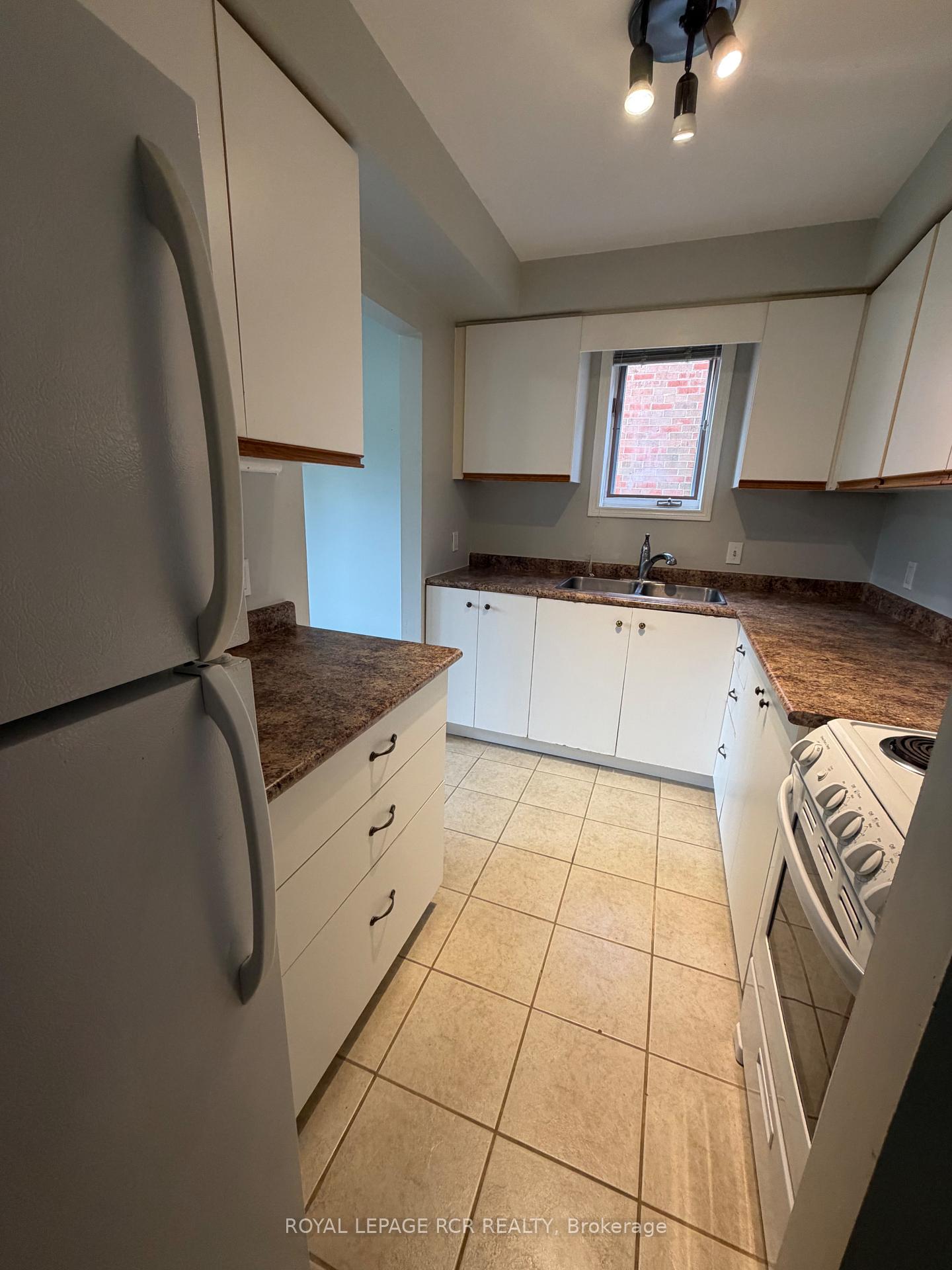 Photo 9 of Unit B - Unit 4 (lower level), 50 Third Street, Orangeville — HOMEH