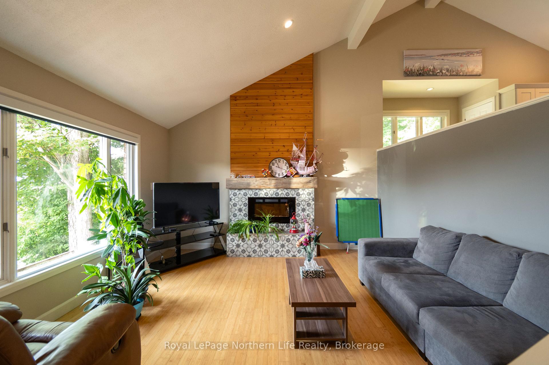 Photo 6 of 40 Ellendale Drive, North Bay, Widdifield — HOMEH