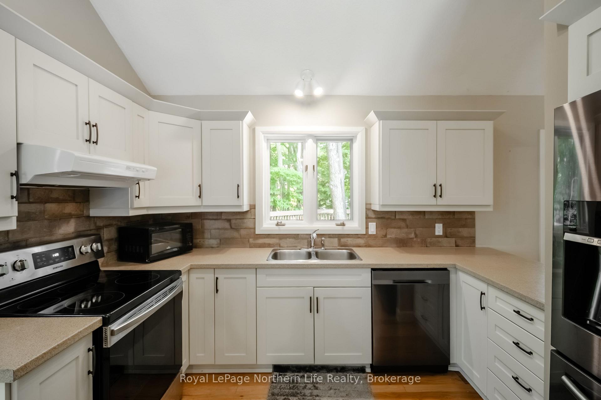 Photo 11 of 40 Ellendale Drive, North Bay, Widdifield — HOMEH