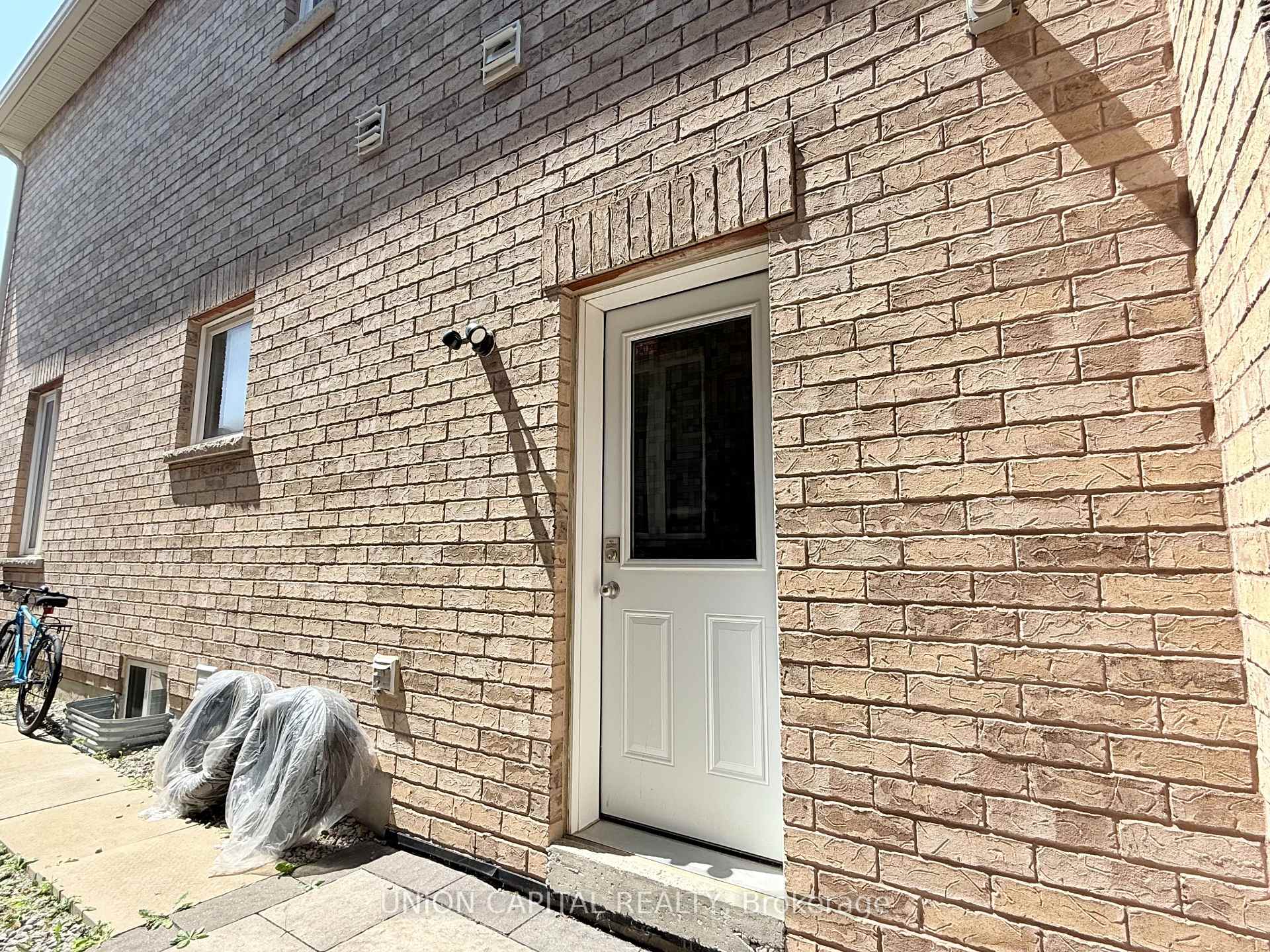 Photo 2 of Unit Bsmt, 849 William Lee Avenue, Oshawa, Taunton — HOMEH