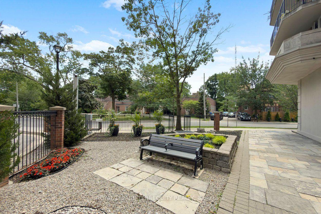 Photo 3 of Unit 315, 18 Wanless Avenue, Toronto, Lawrence Park North — HOMEH