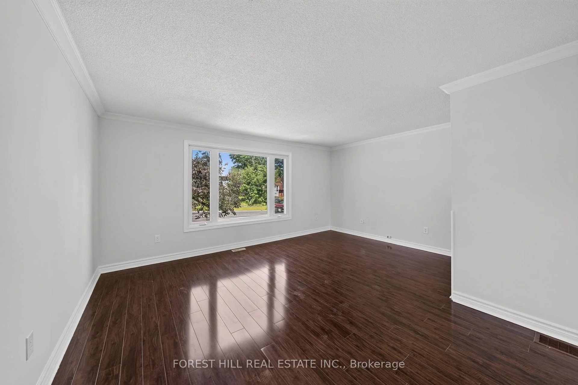 Photo 9 of 63 Springdale Drive, Barrie, Cundles East — HOMEH