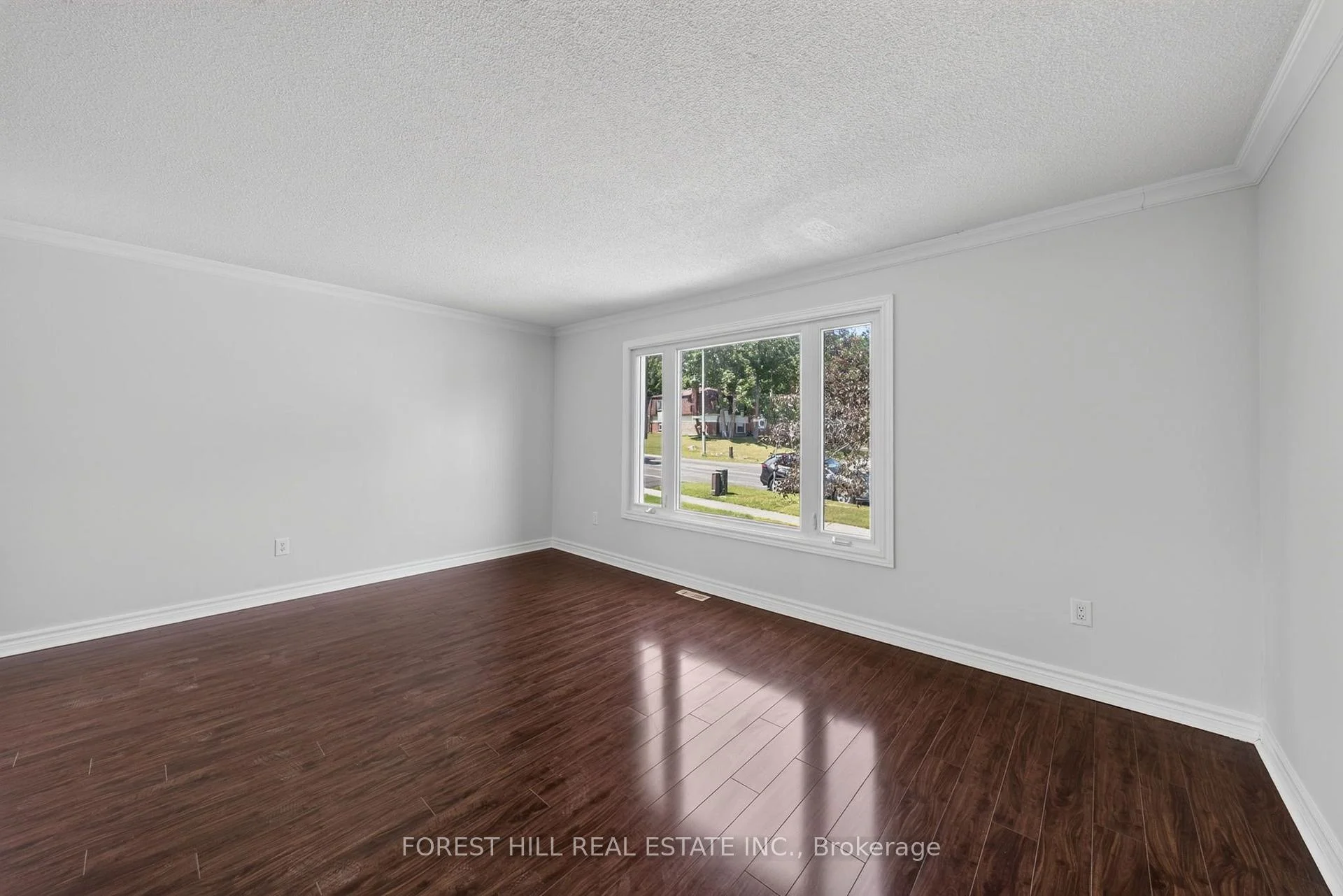 Photo 13 of 63 Springdale Drive, Barrie, Cundles East — HOMEH