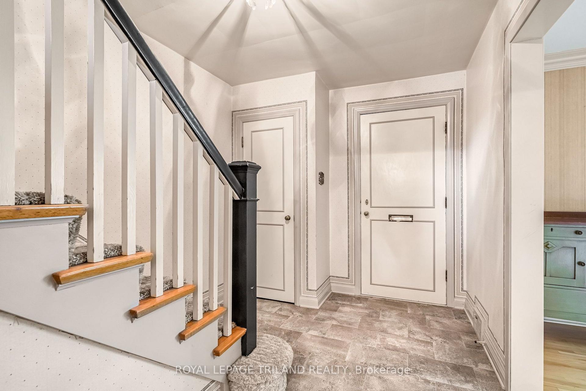 Photo 4 of 463 Riverside Drive, London, North P — HOMEH
