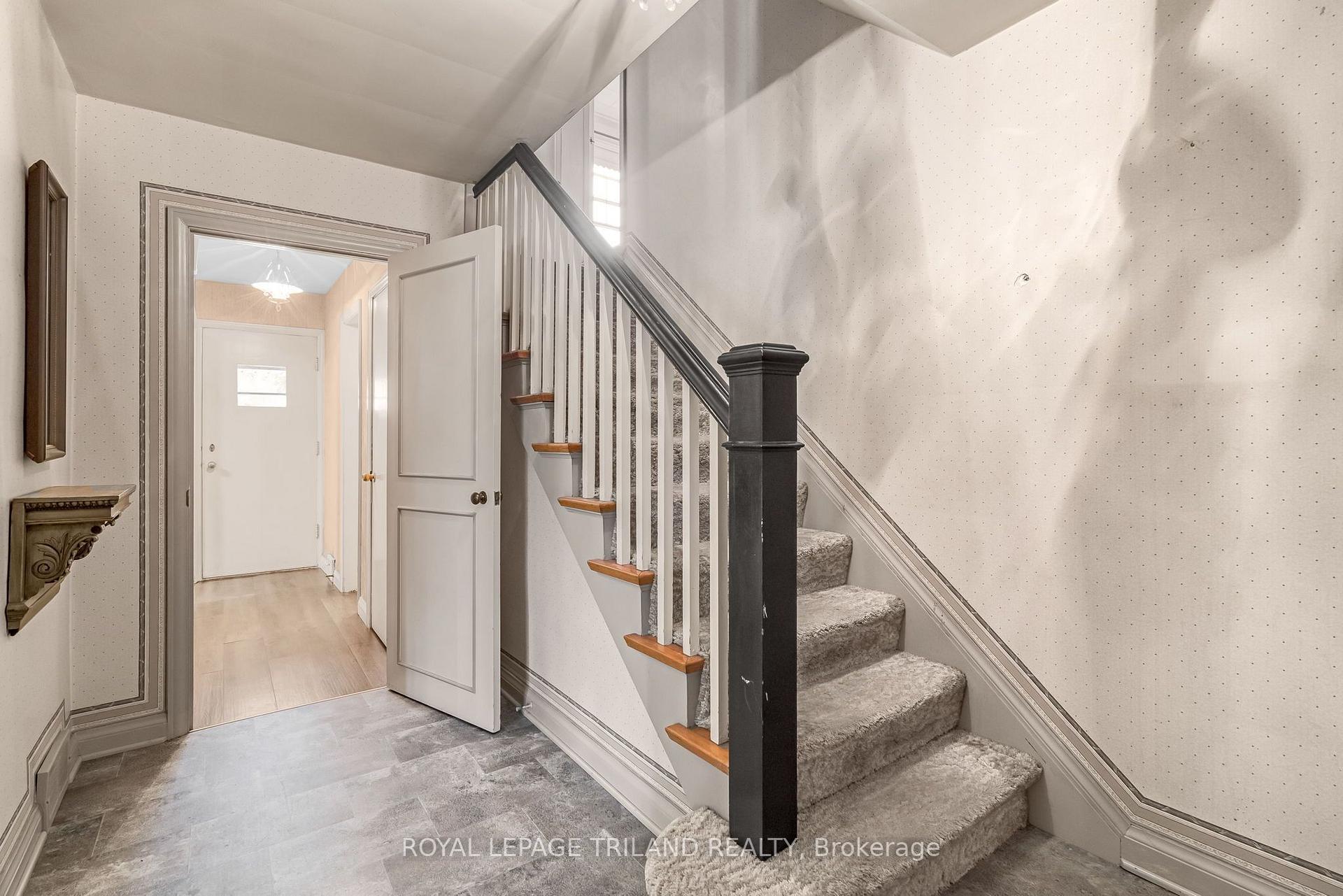 Photo 5 of 463 Riverside Drive, London, North P — HOMEH