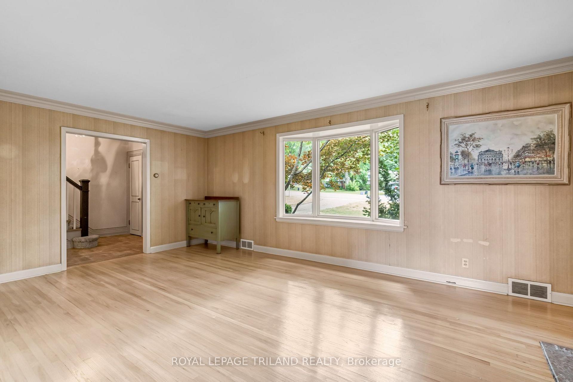 Photo 8 of 463 Riverside Drive, London, North P — HOMEH