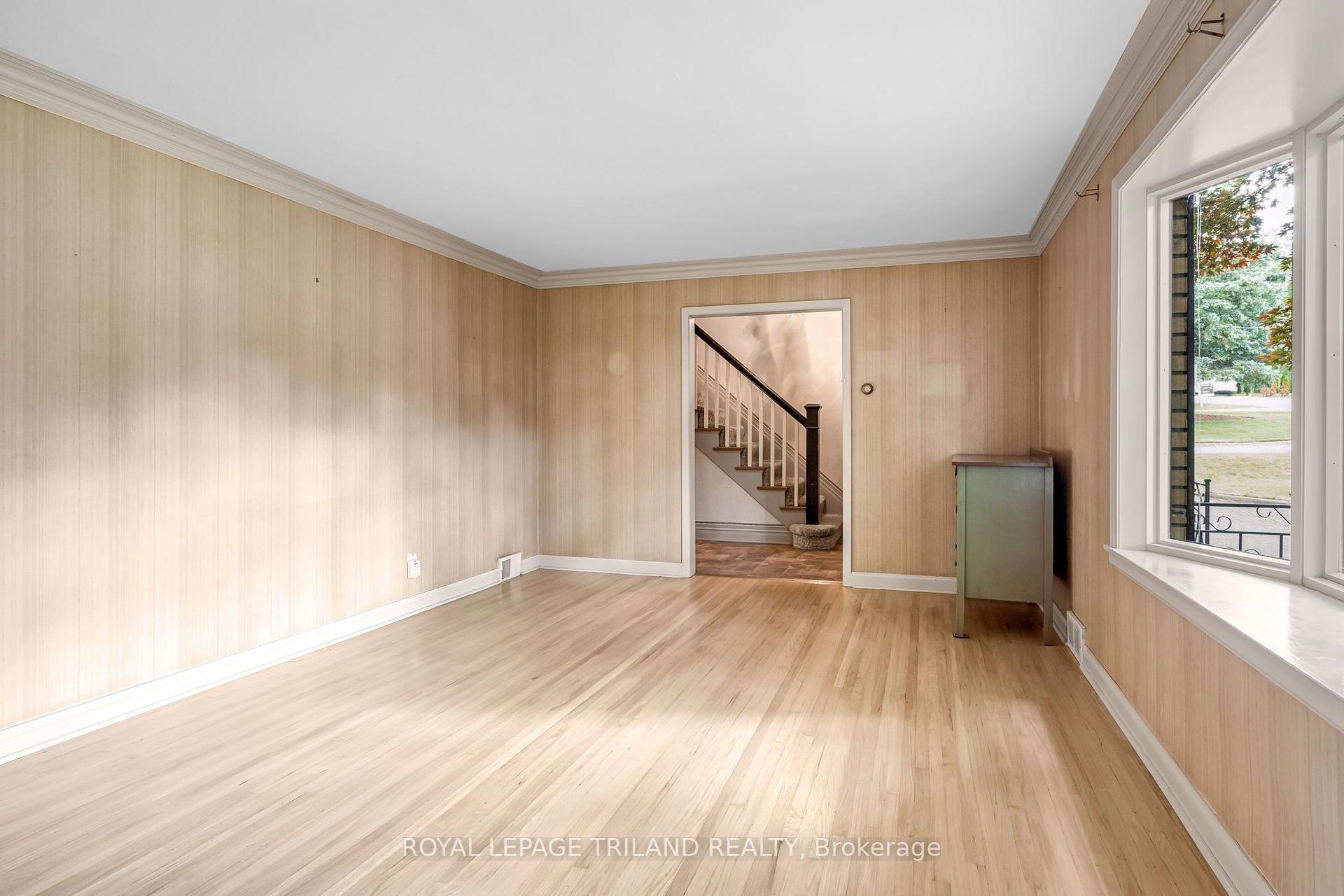 Photo 9 of 463 Riverside Drive, London, North P — HOMEH