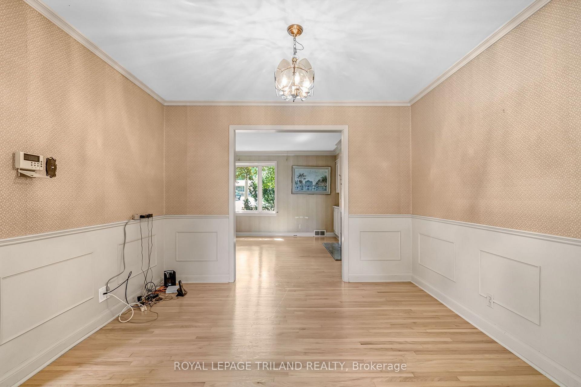 Photo 11 of 463 Riverside Drive, London, North P — HOMEH