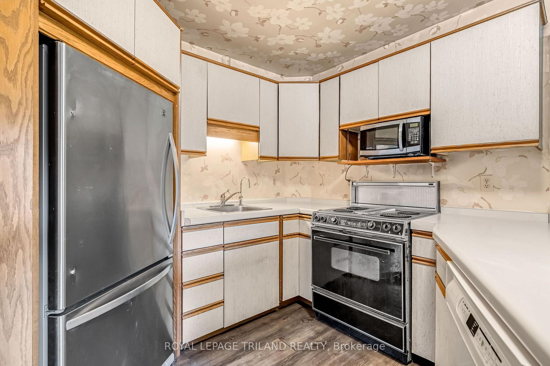 Photo 16 of 463 Riverside Drive, London, North P — HOMEH