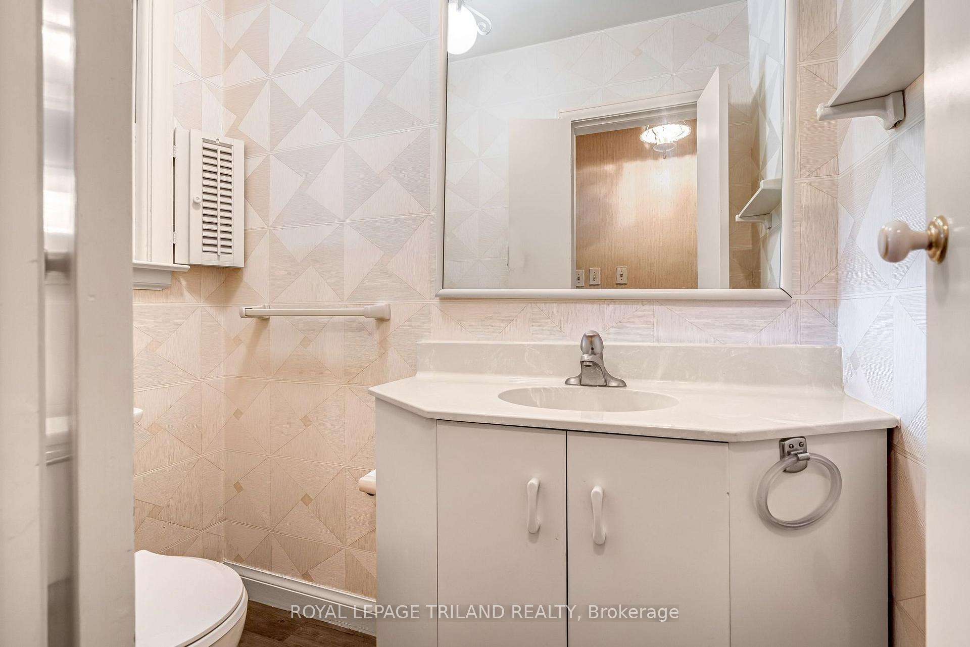 Photo 18 of 463 Riverside Drive, London, North P — HOMEH