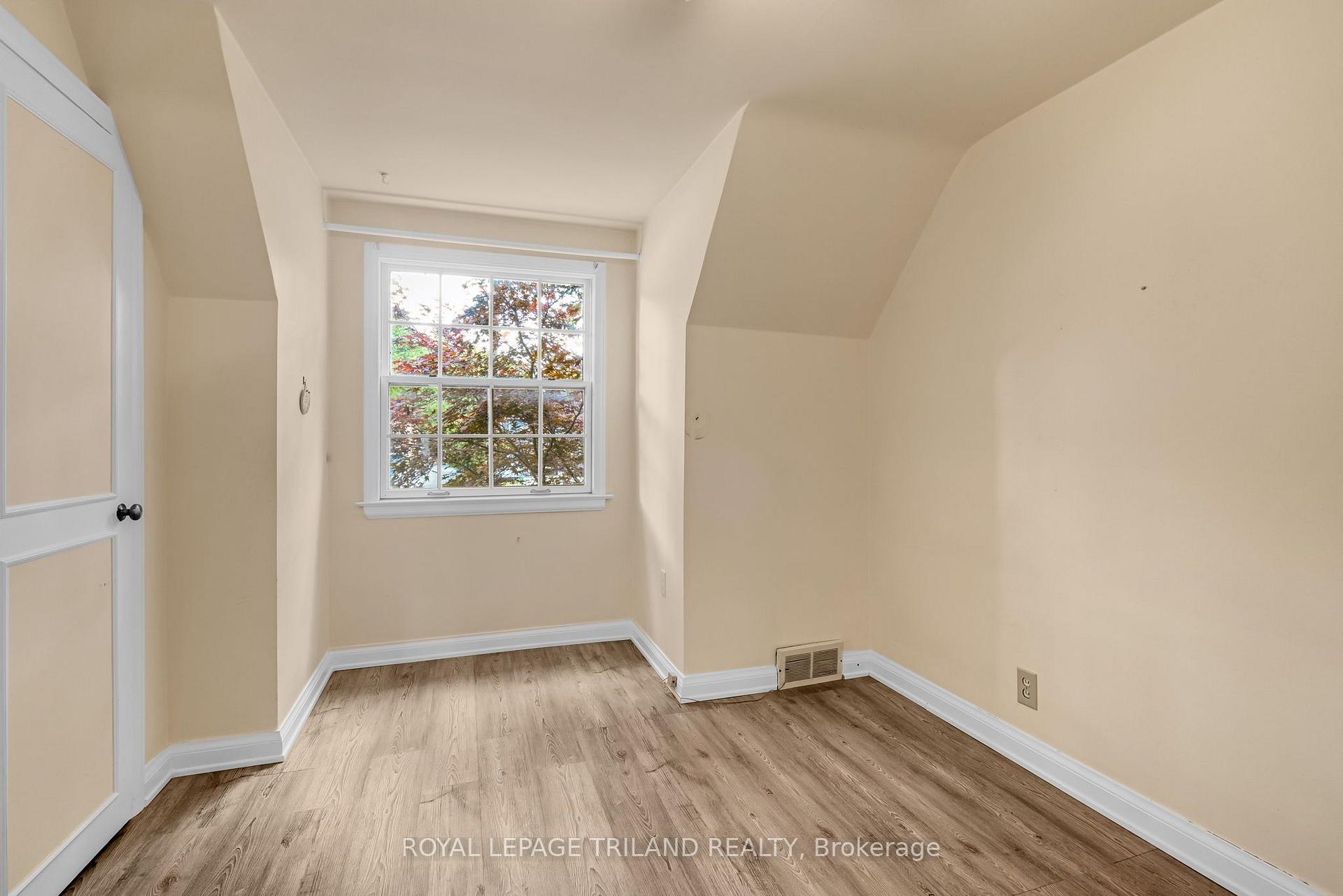 Photo 23 of 463 Riverside Drive, London, North P — HOMEH